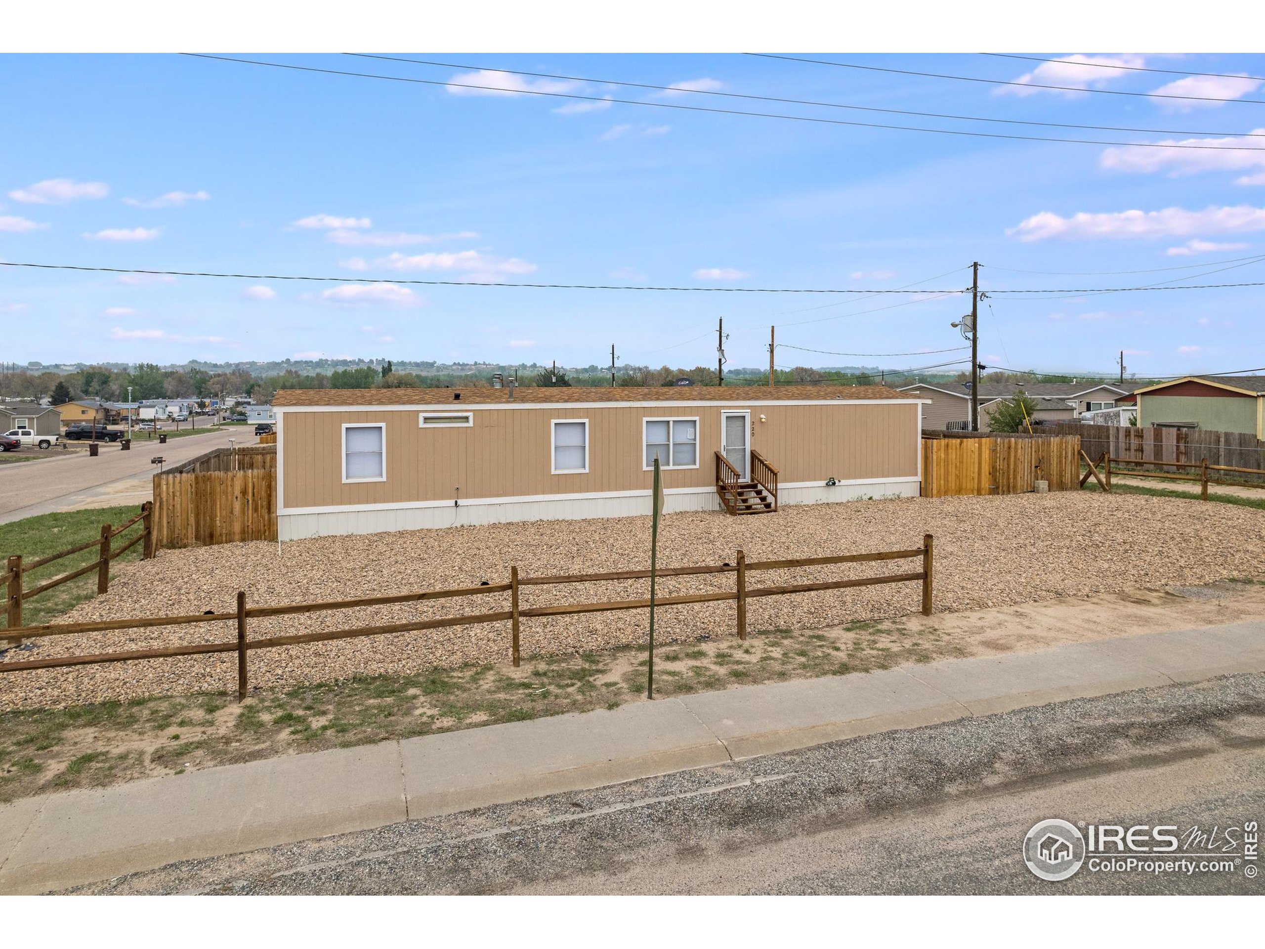 220 larch Dr