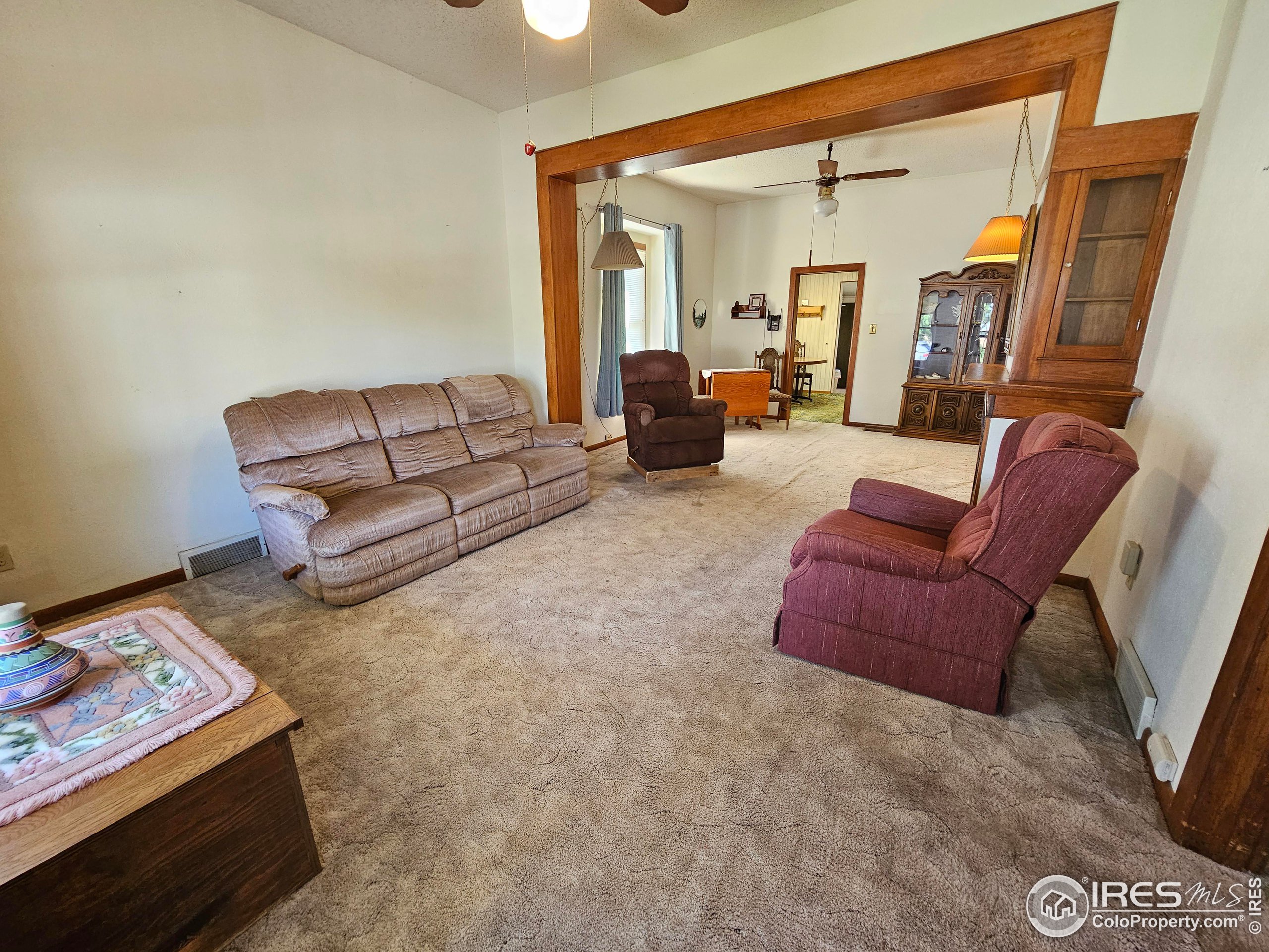 327 N 6th St