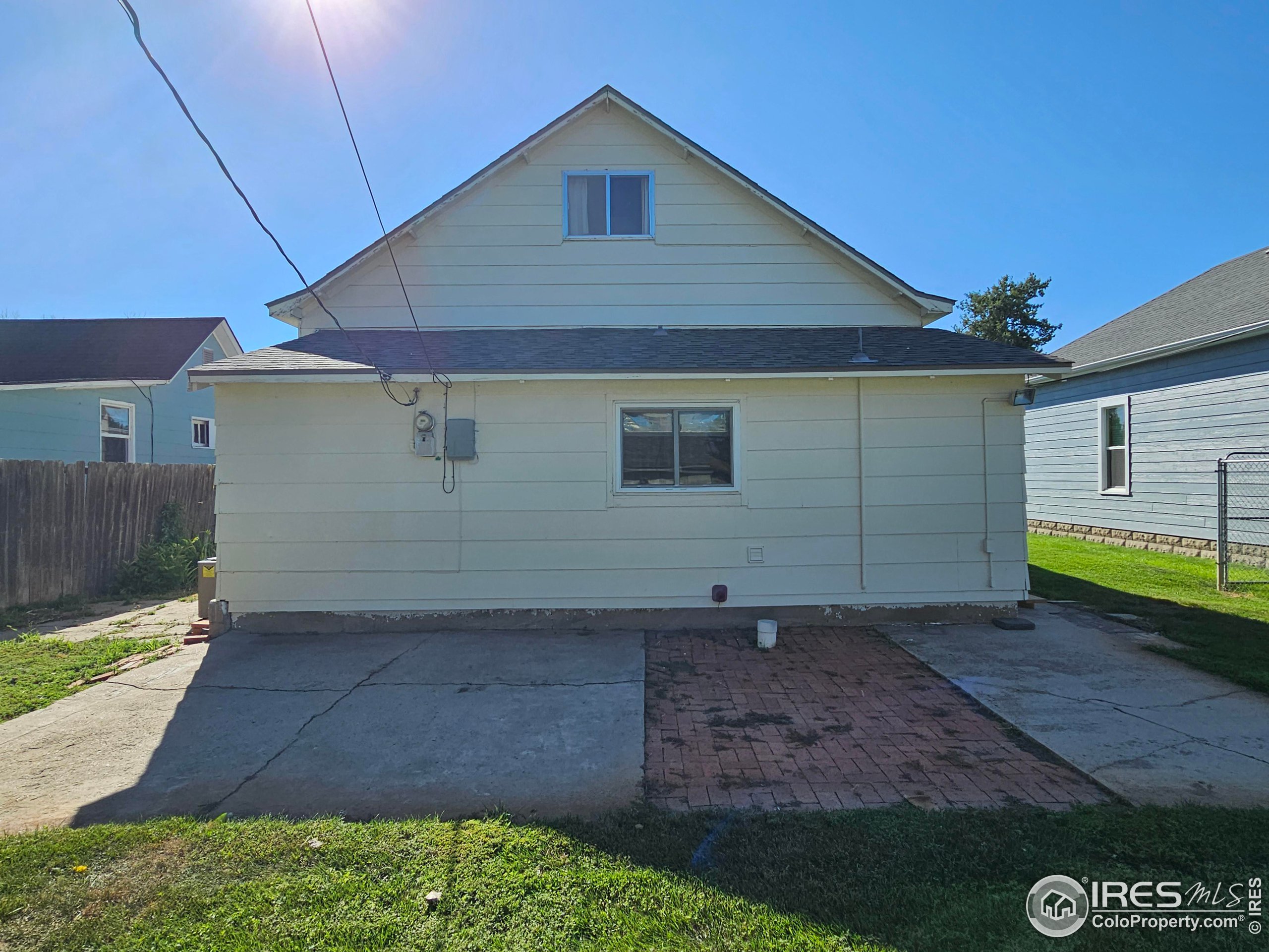 327 N 6th St