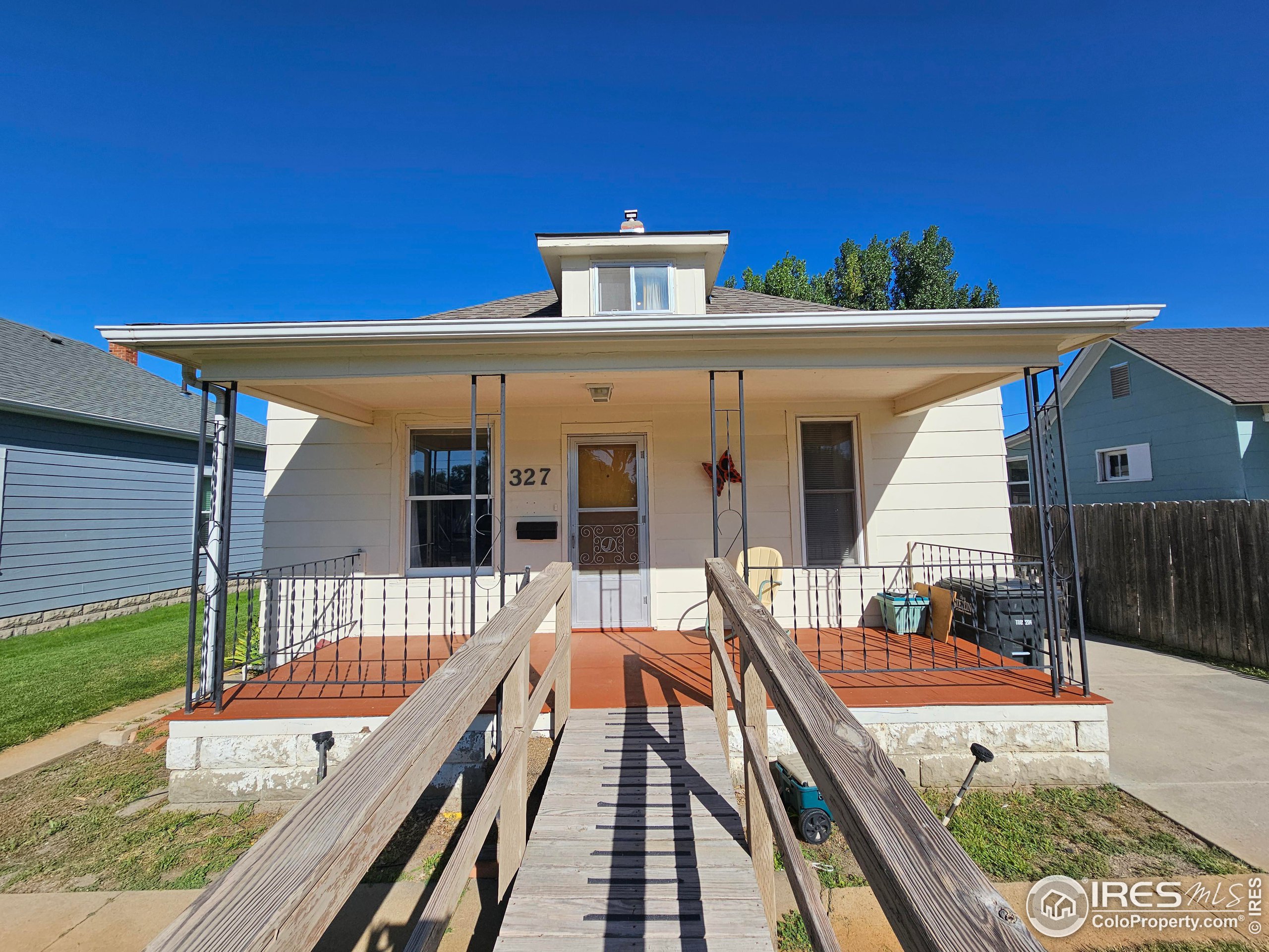 327 N 6th St