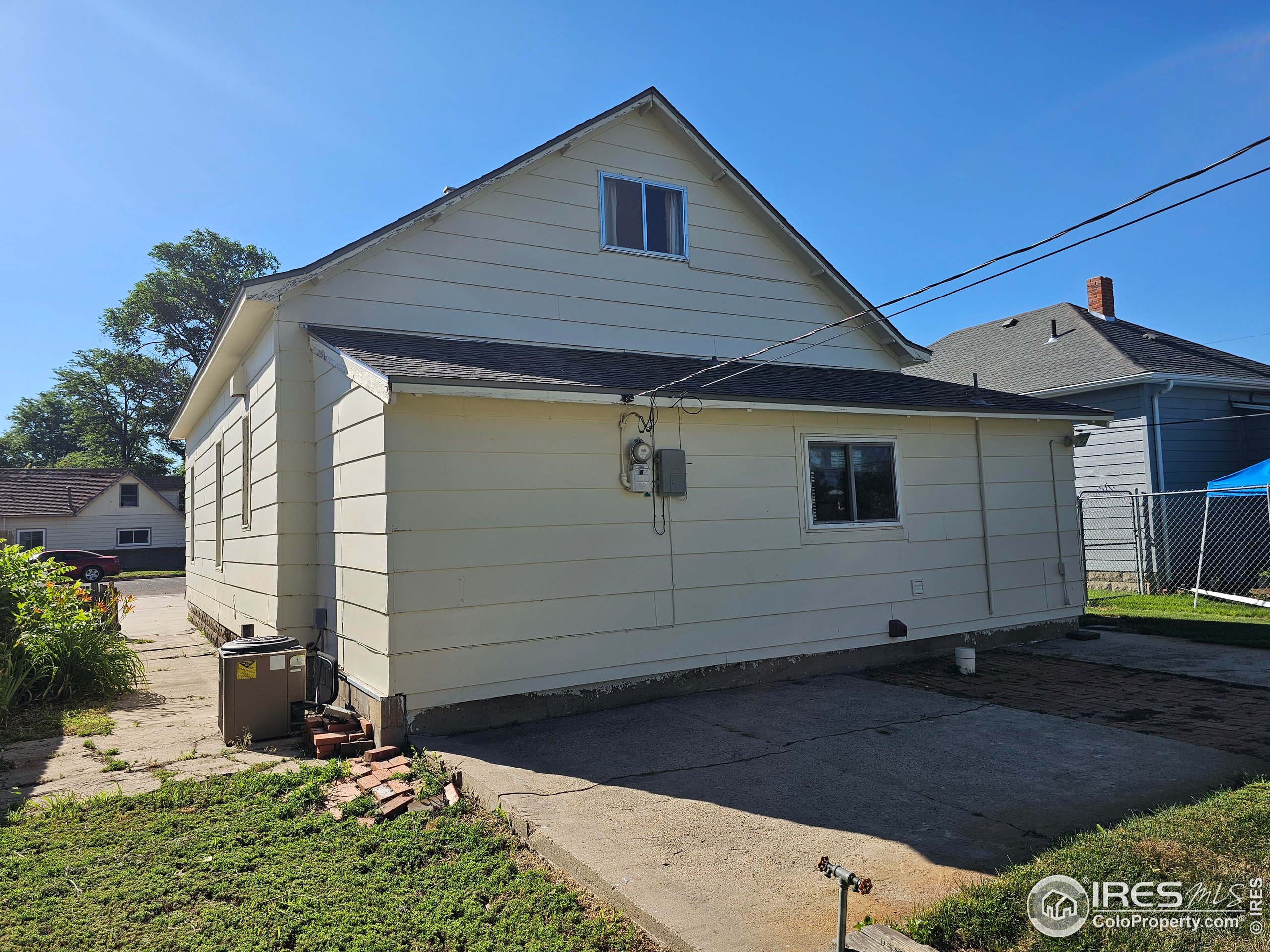 327 N 6th St