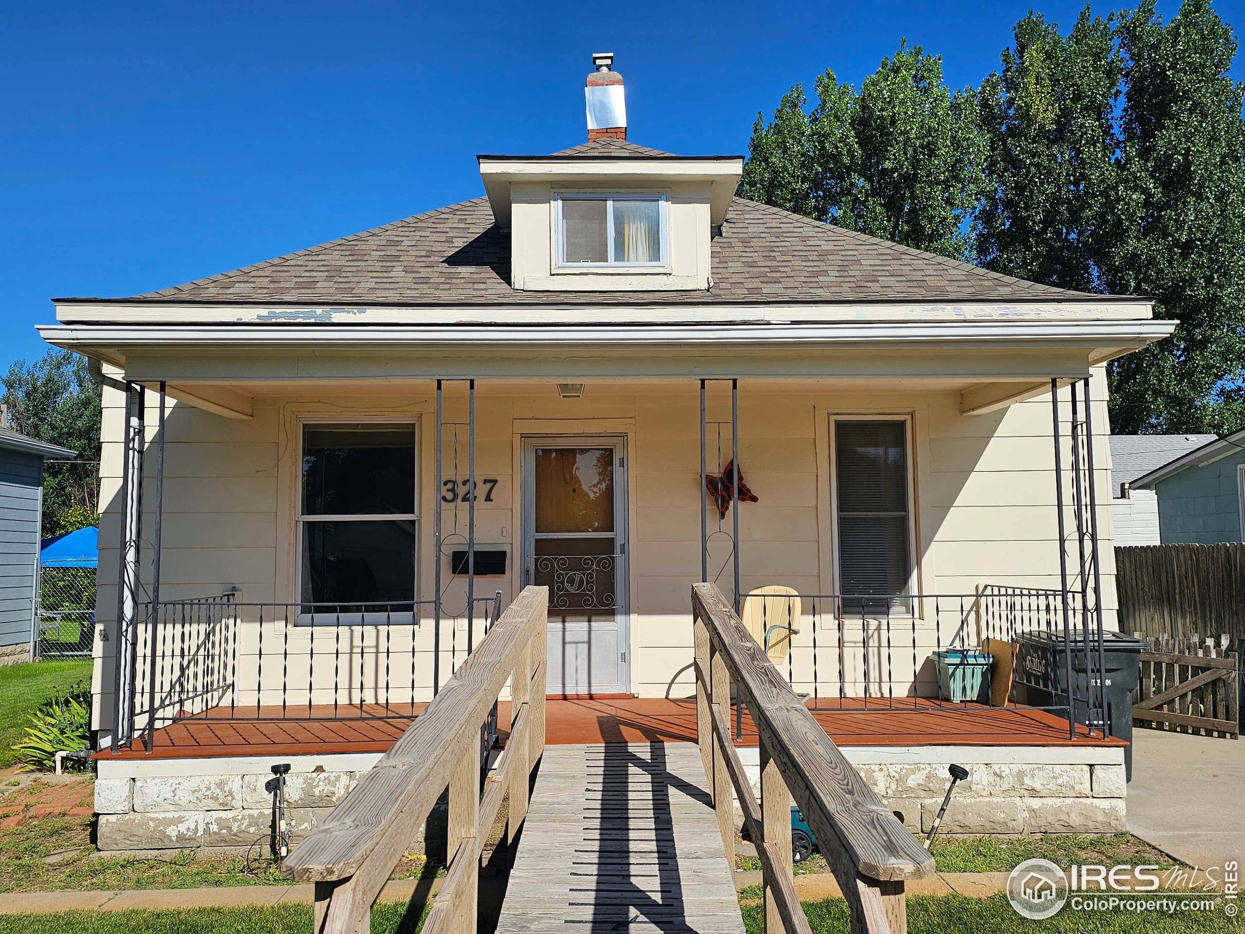 327 N 6th St