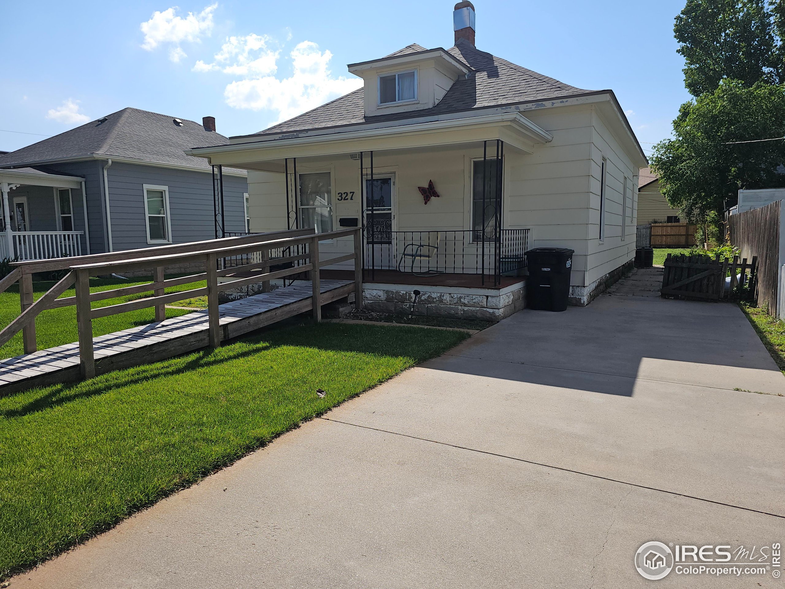 327 N 6th St