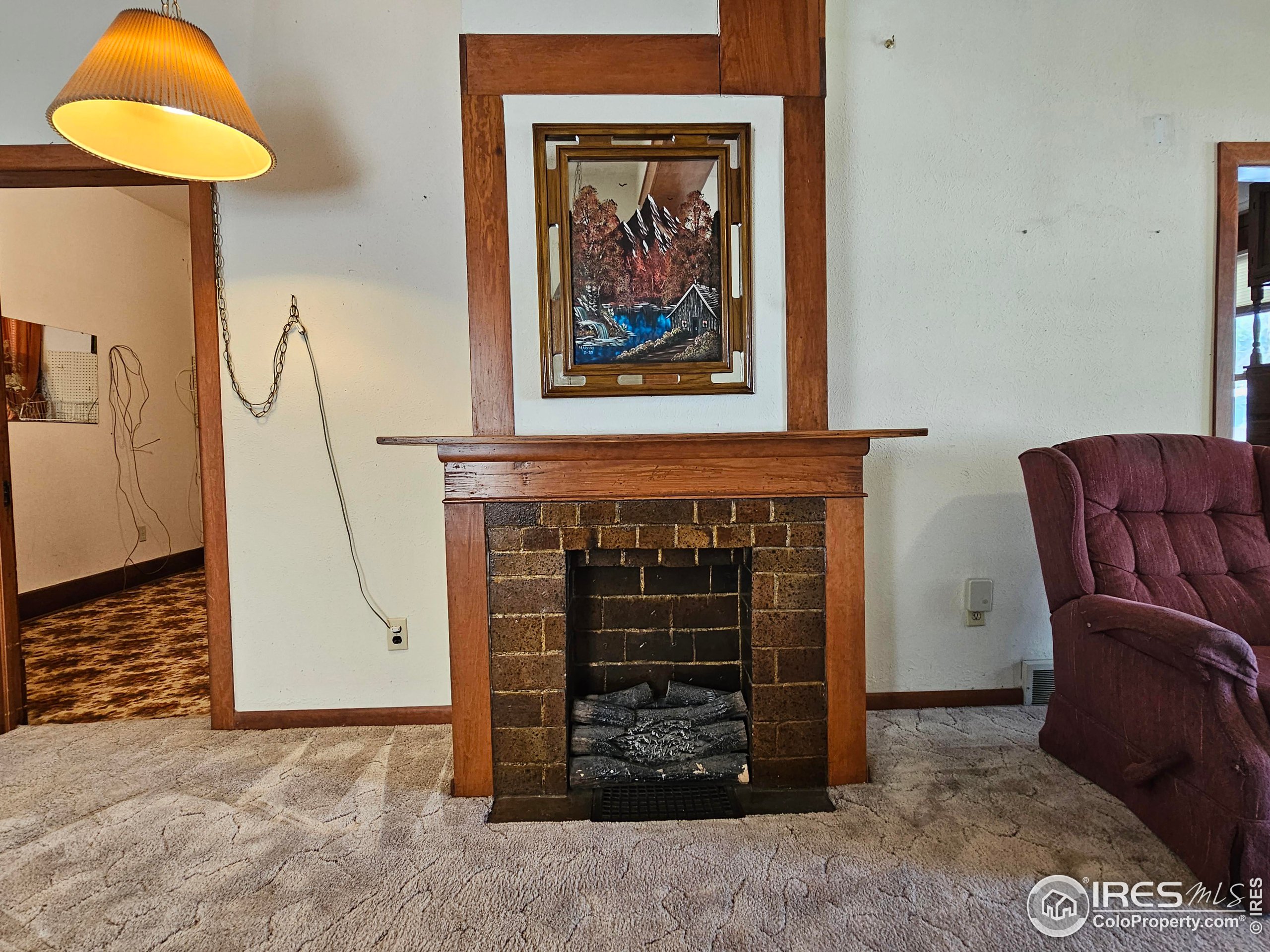 327 N 6th St