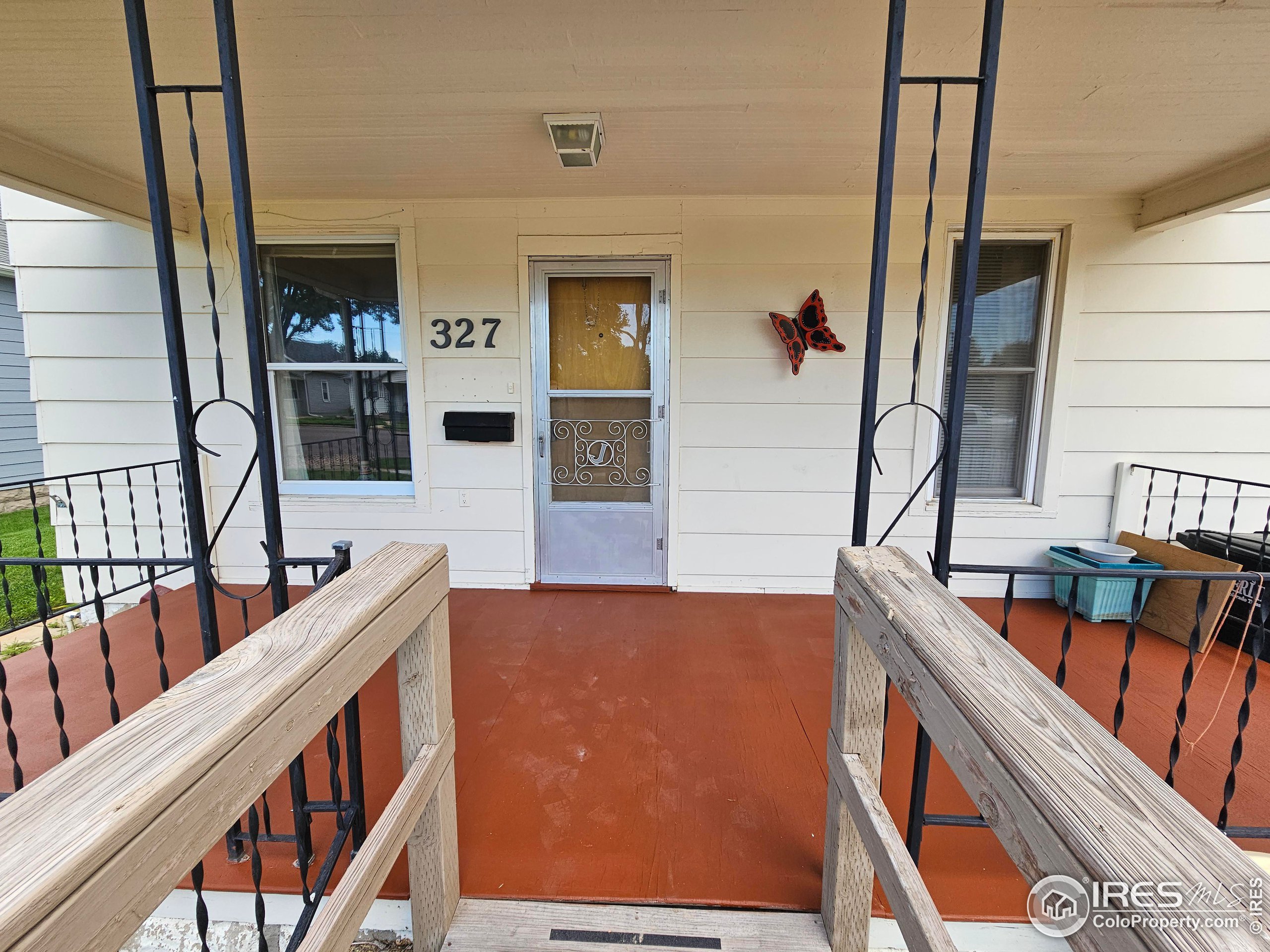 327 N 6th St