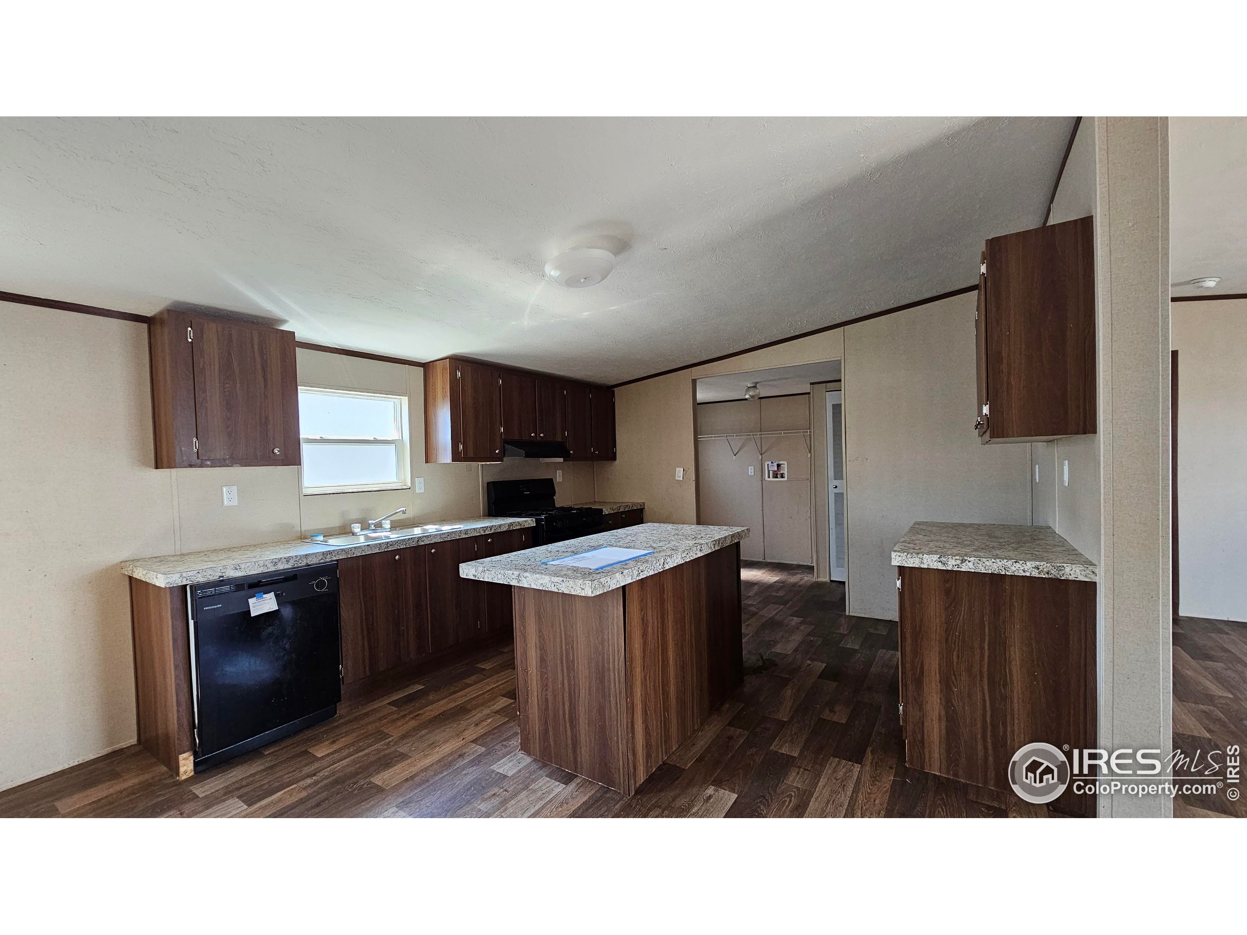 216 Linden Dr
