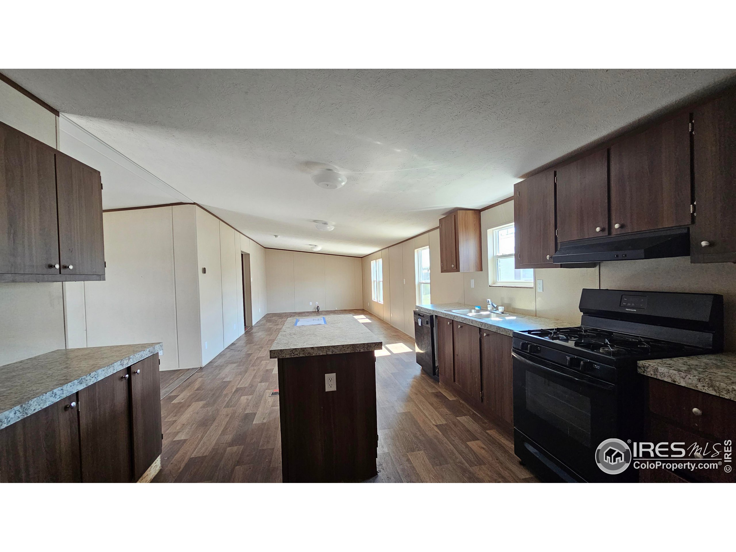 216 Linden Dr