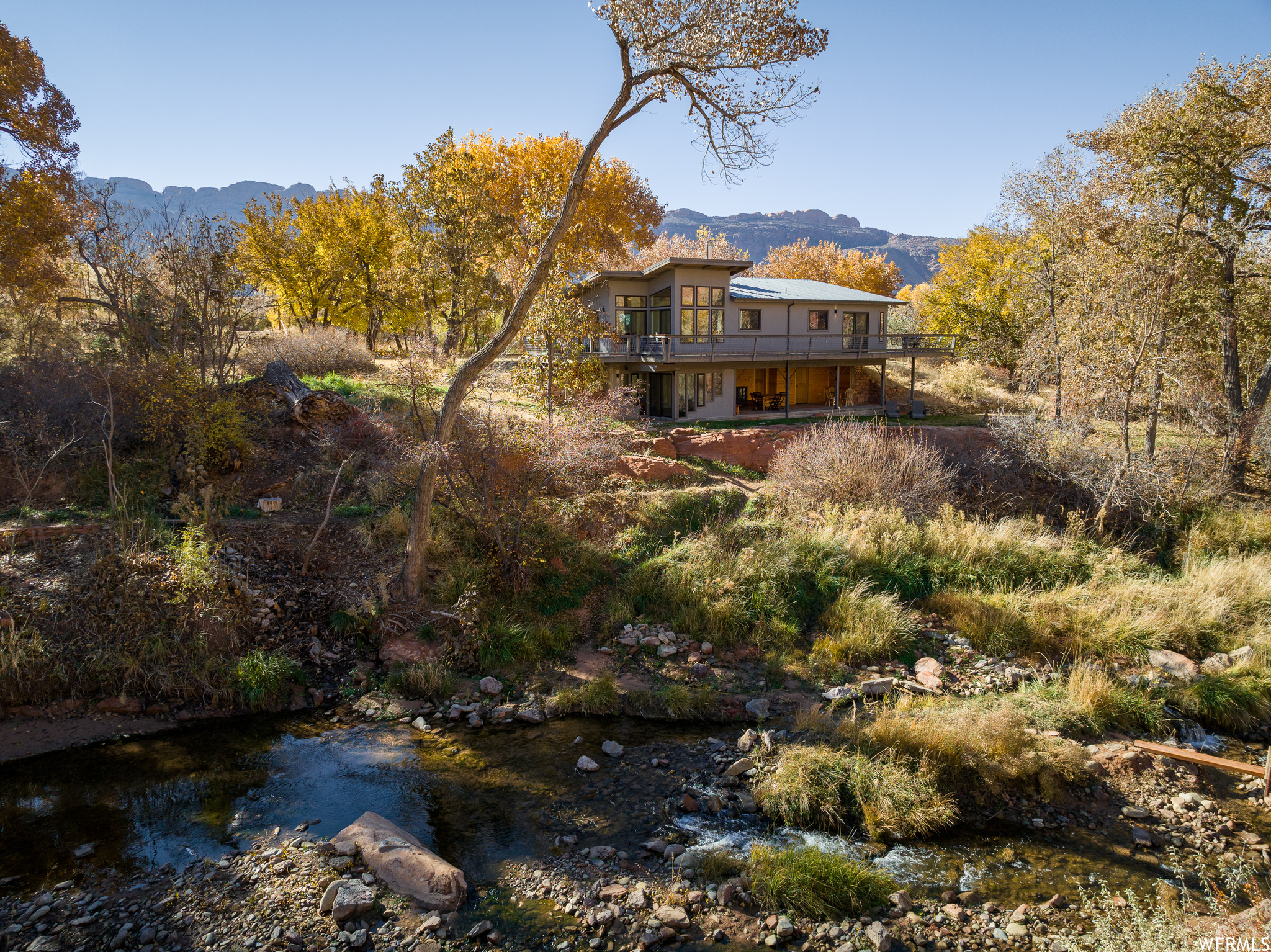 1389 E POWERHOUSE LN