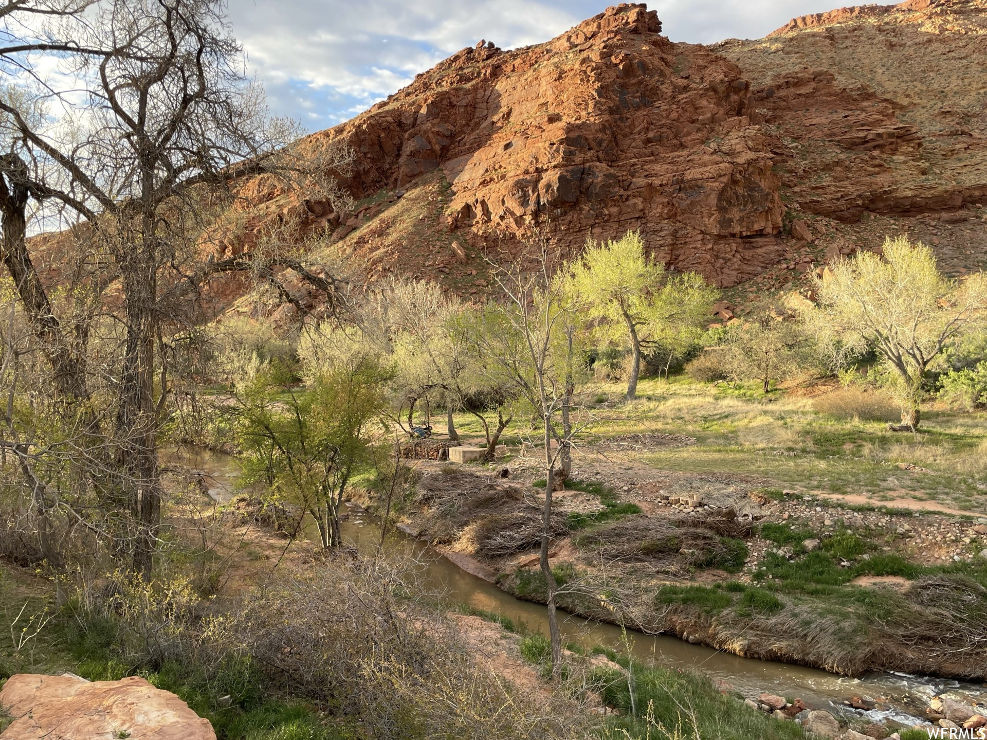 1389 E POWERHOUSE LN