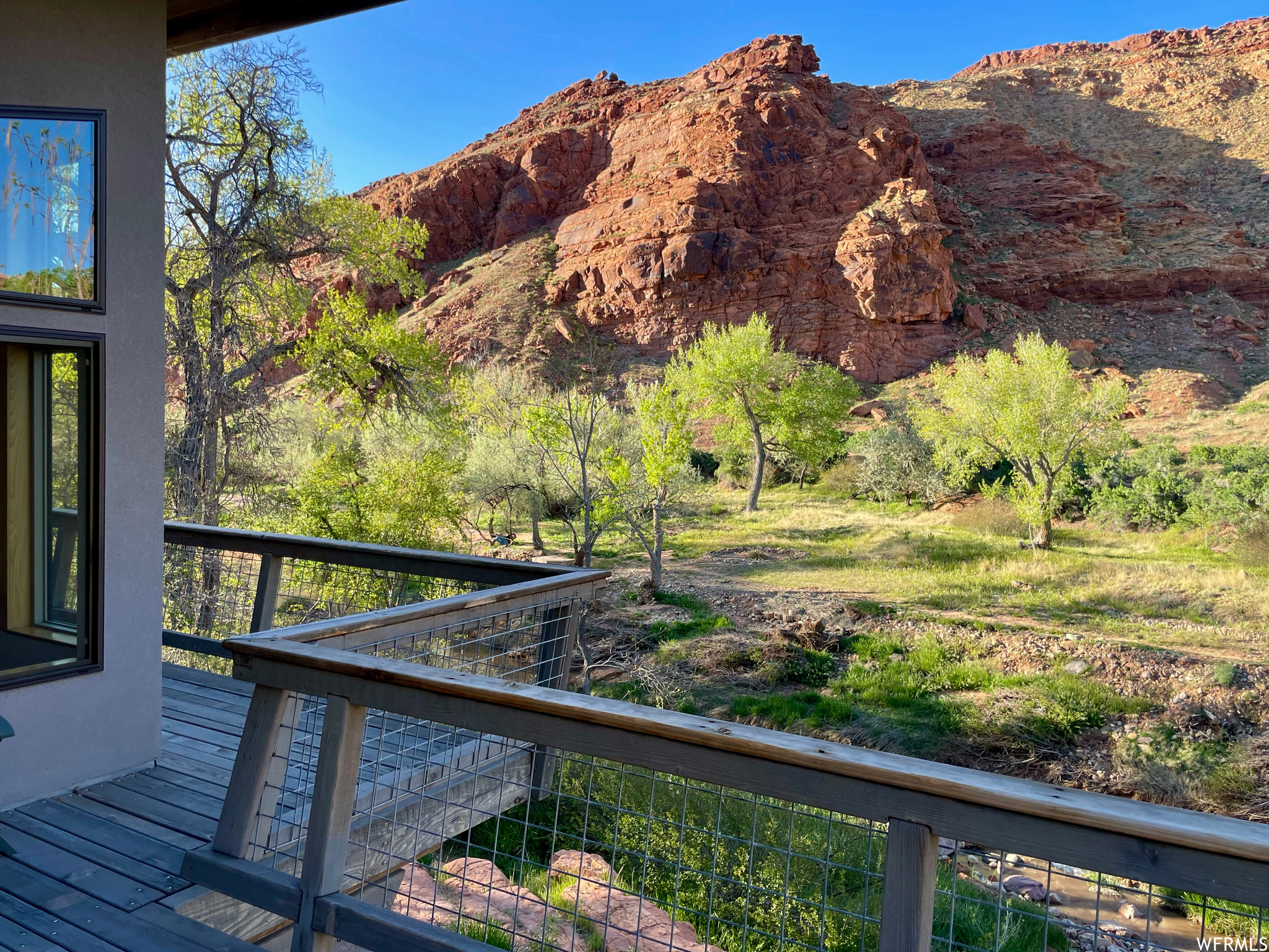 1389 E POWERHOUSE LN