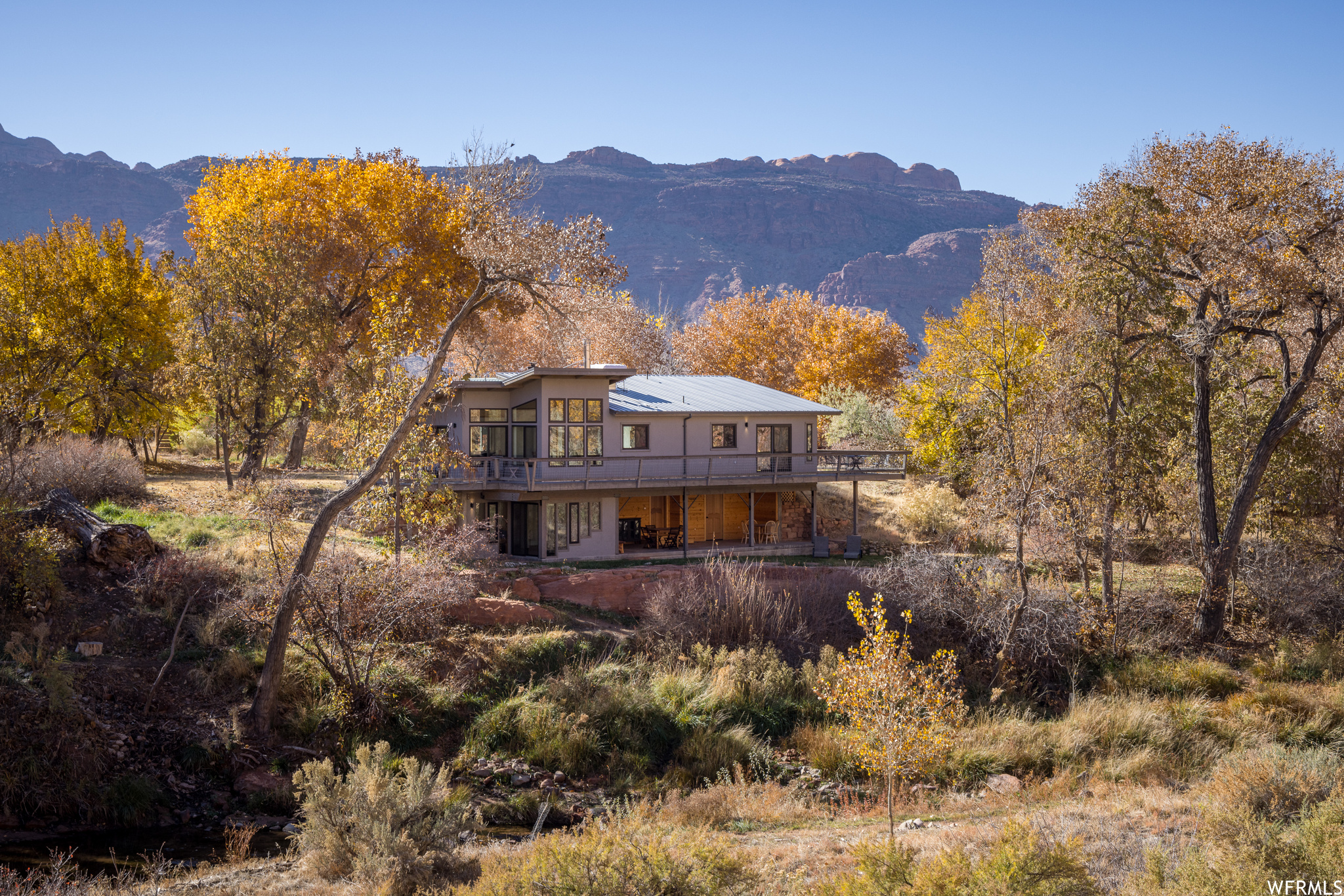 1389 E POWERHOUSE LN