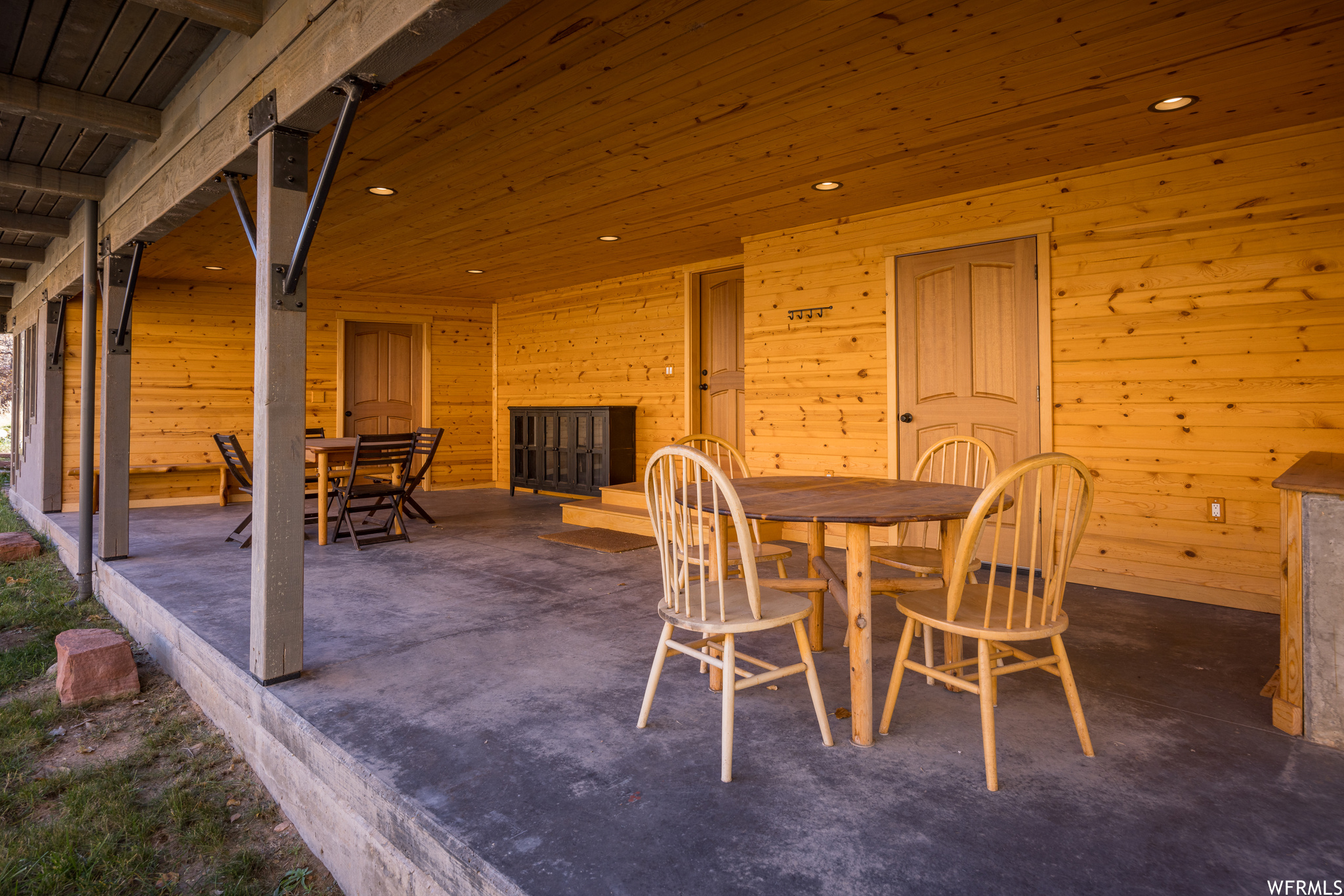 1389 E POWERHOUSE LN