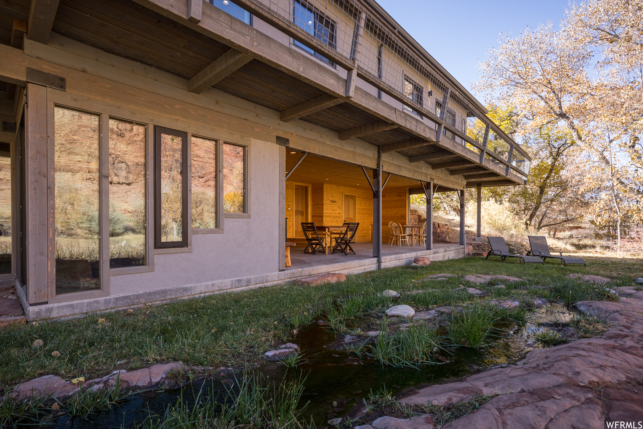 1389 E POWERHOUSE LN