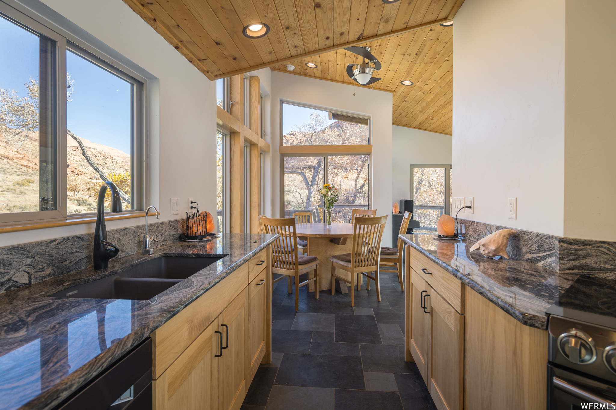 1389 E POWERHOUSE LN