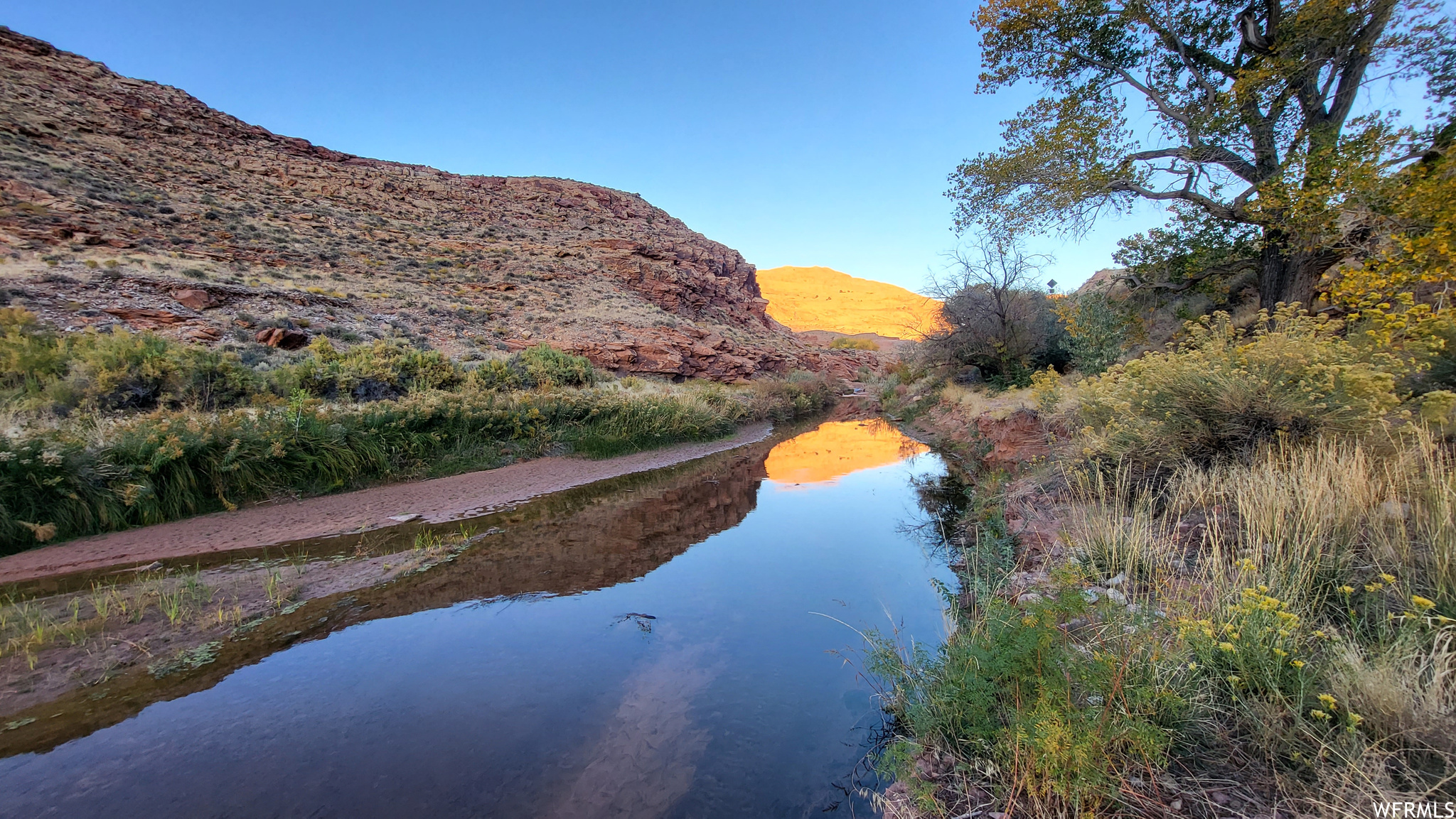 1389 E POWERHOUSE LN