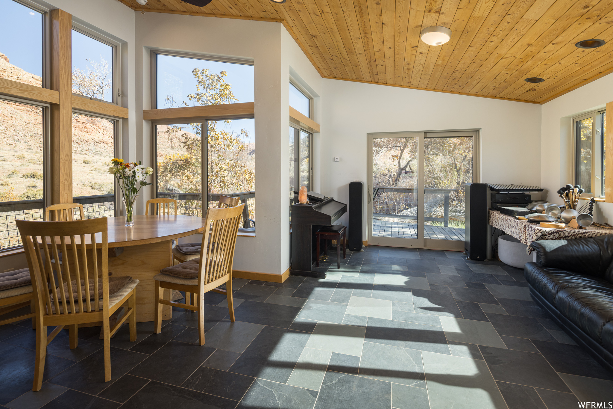 1389 E POWERHOUSE LN