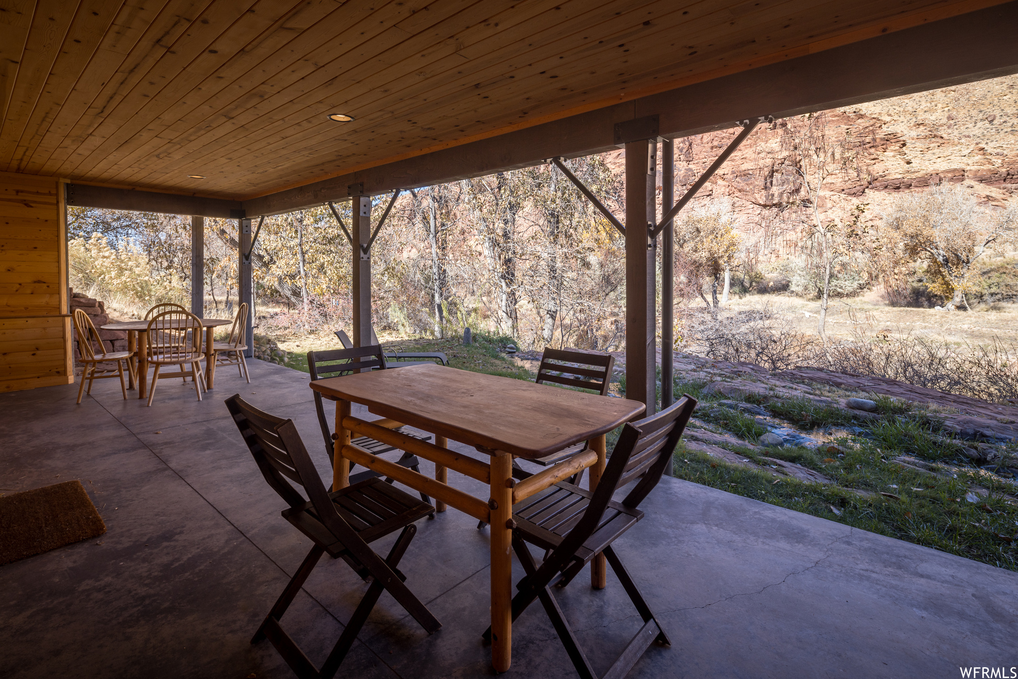 1389 E POWERHOUSE LN