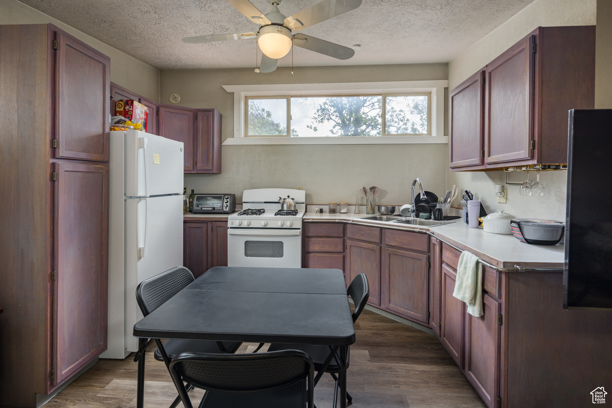 496 W JUAN CT