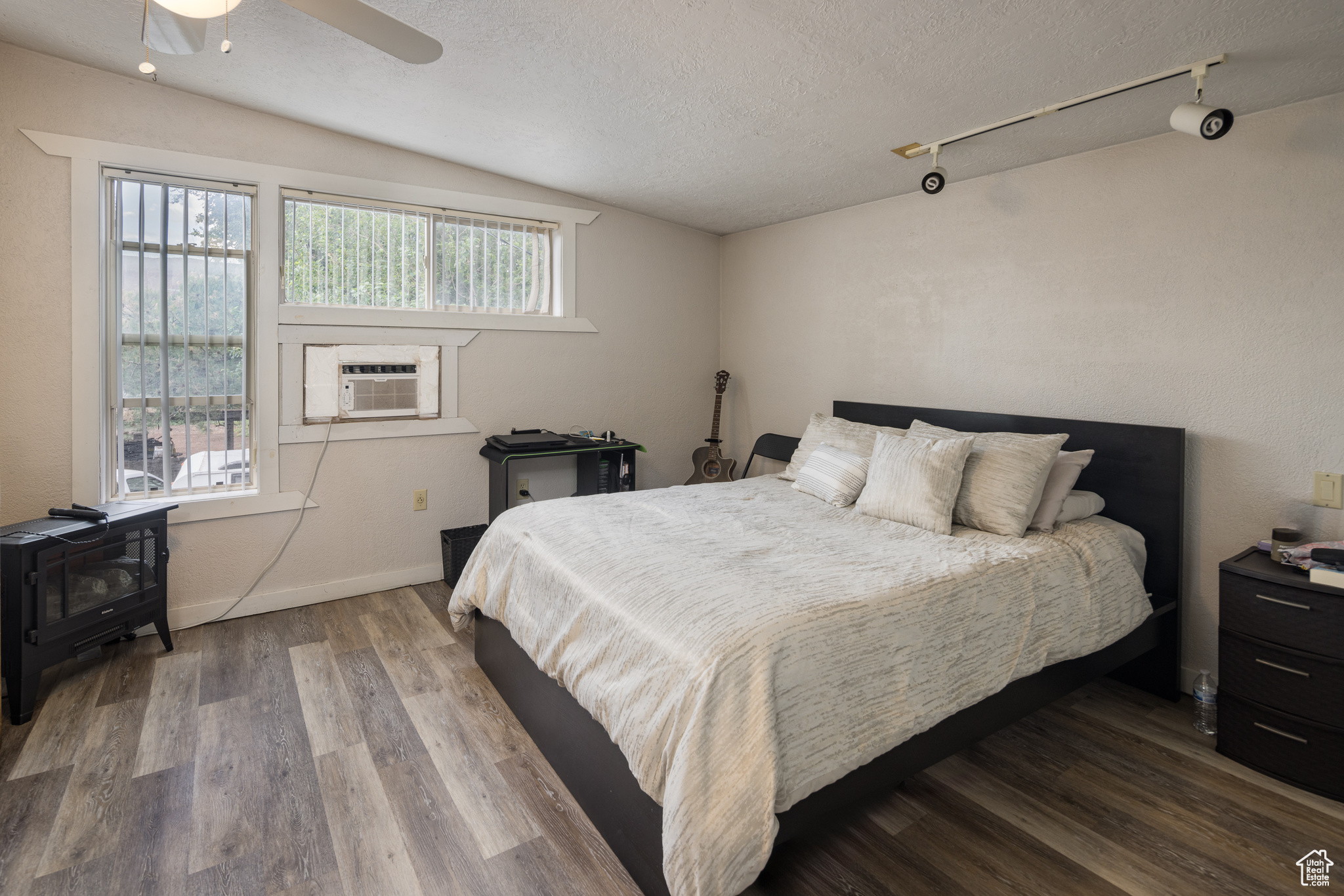 496 W JUAN CT