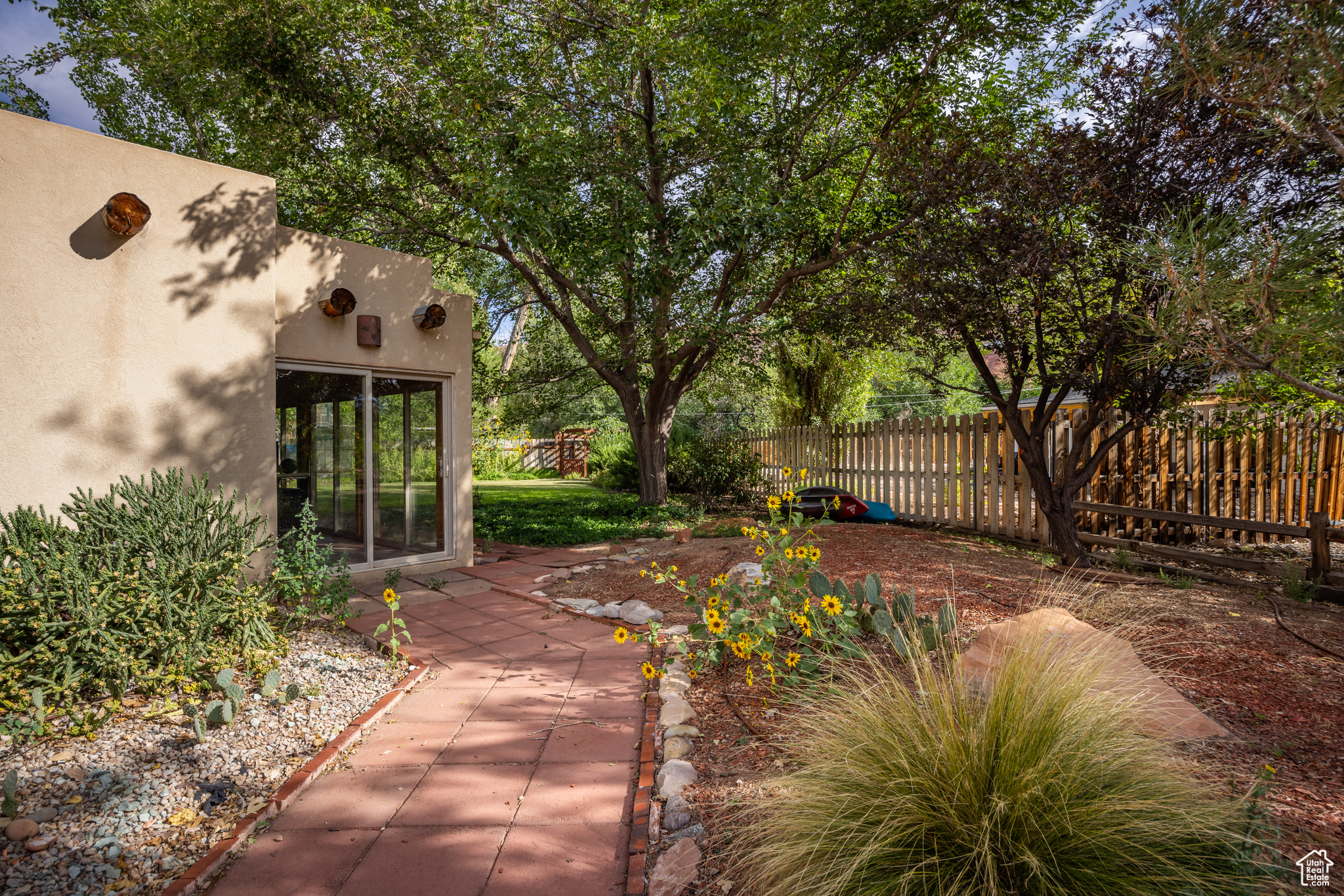 496 W JUAN CT