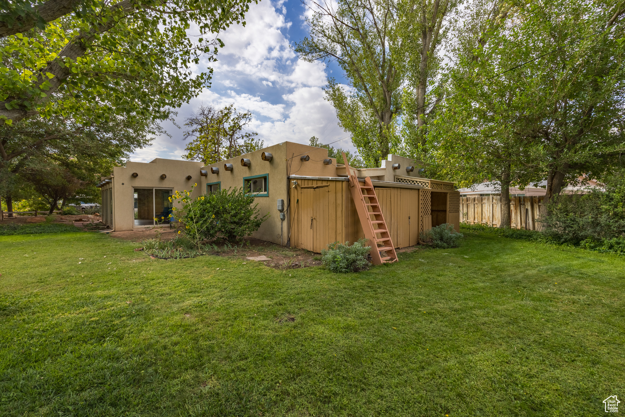 496 W JUAN CT