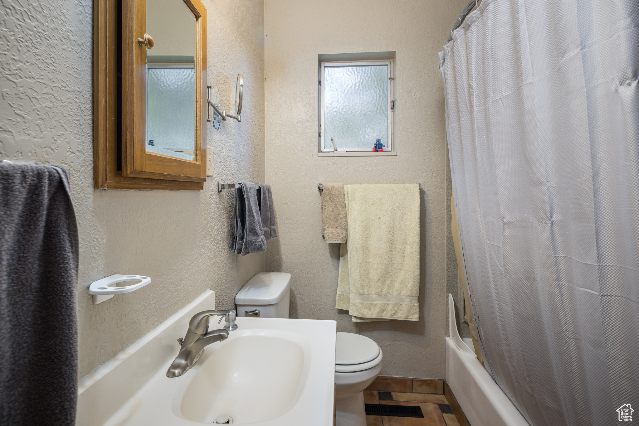 496 W JUAN CT