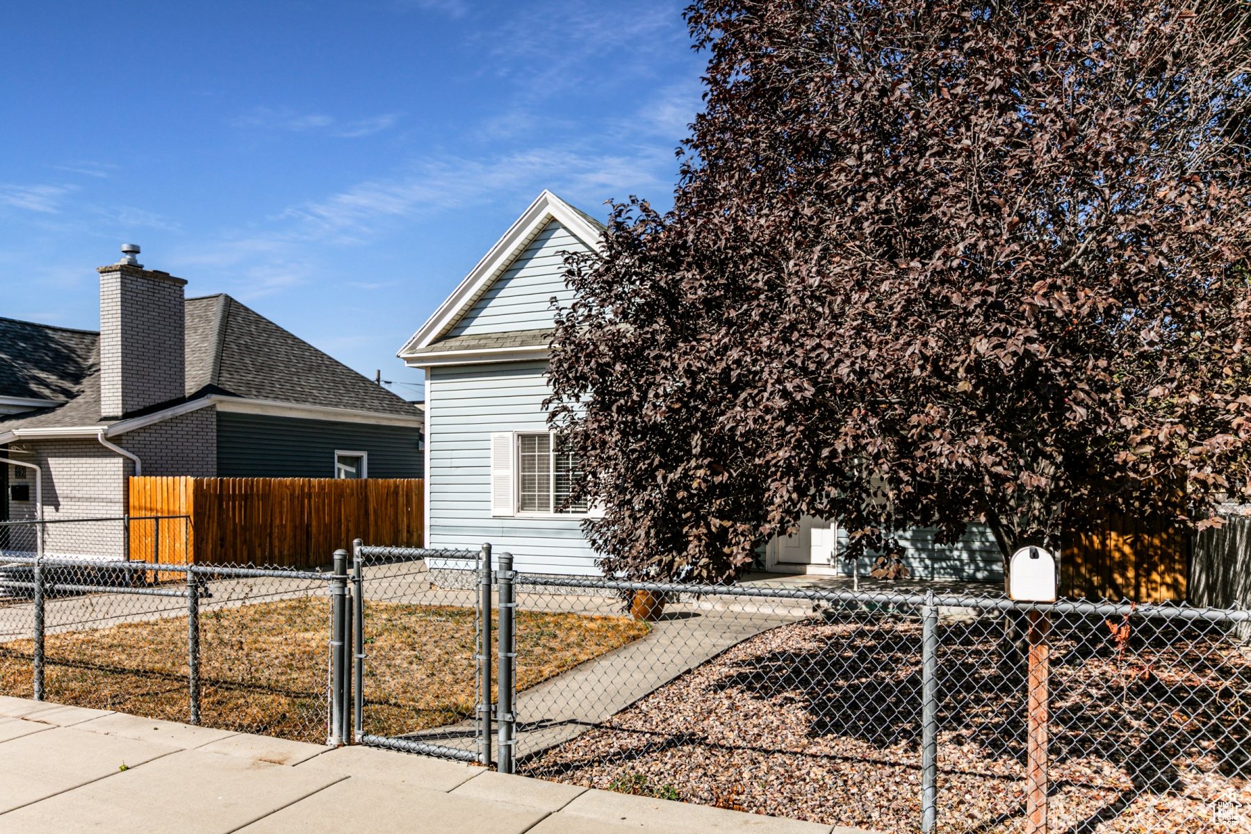 654 W 5TH AVE