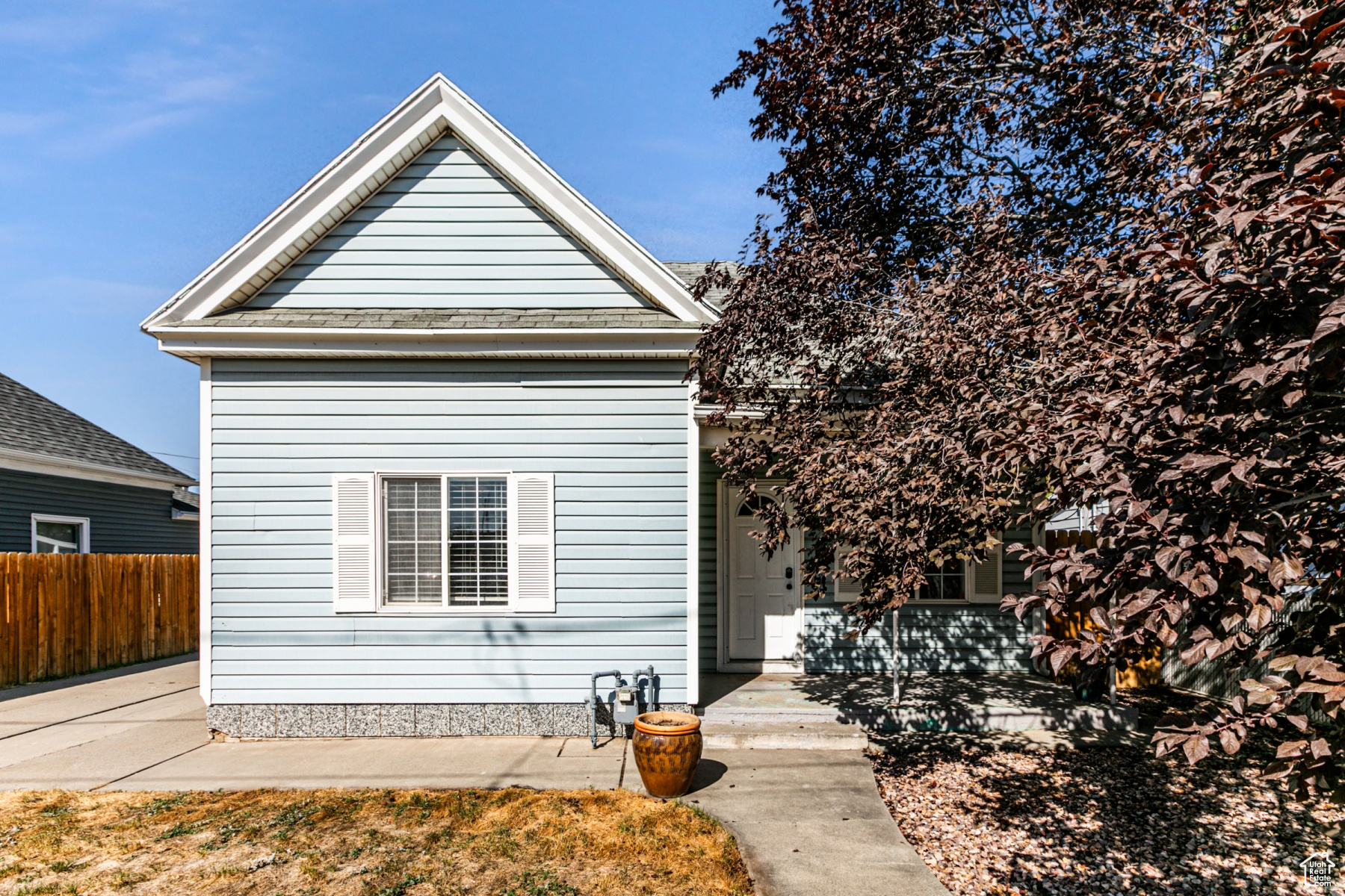 654 W 5TH AVE