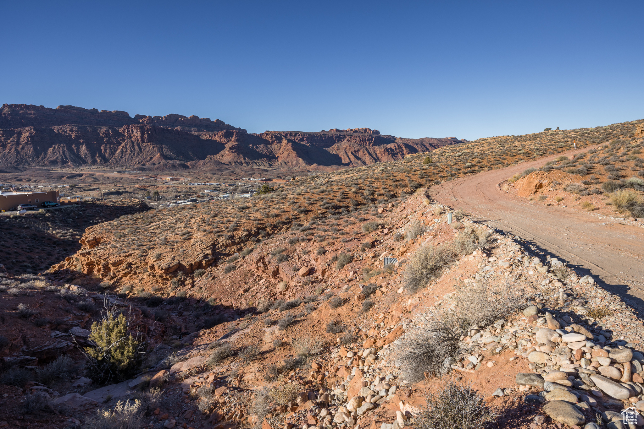 1136 WEST KAYENTA DR