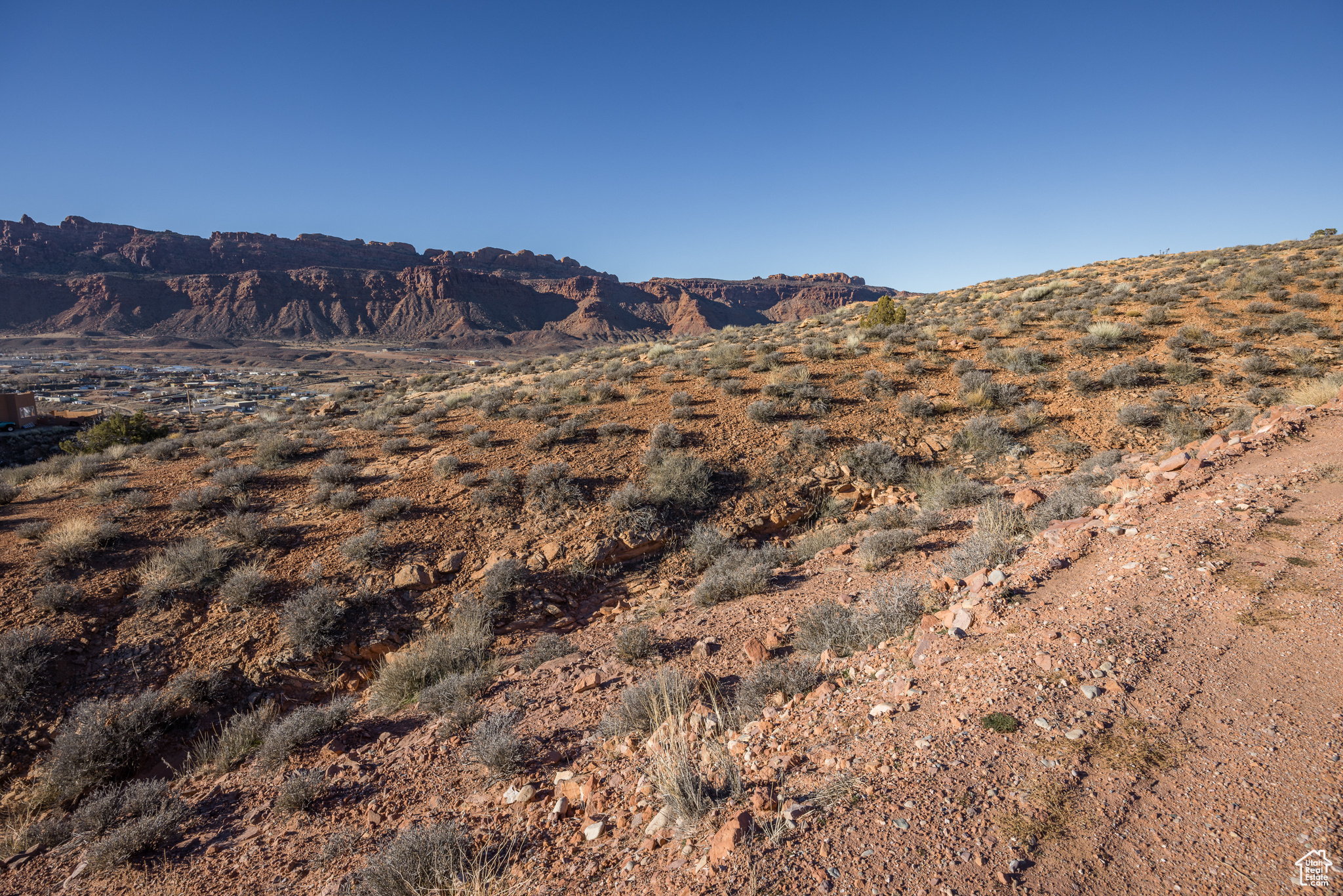 1136 WEST KAYENTA DR