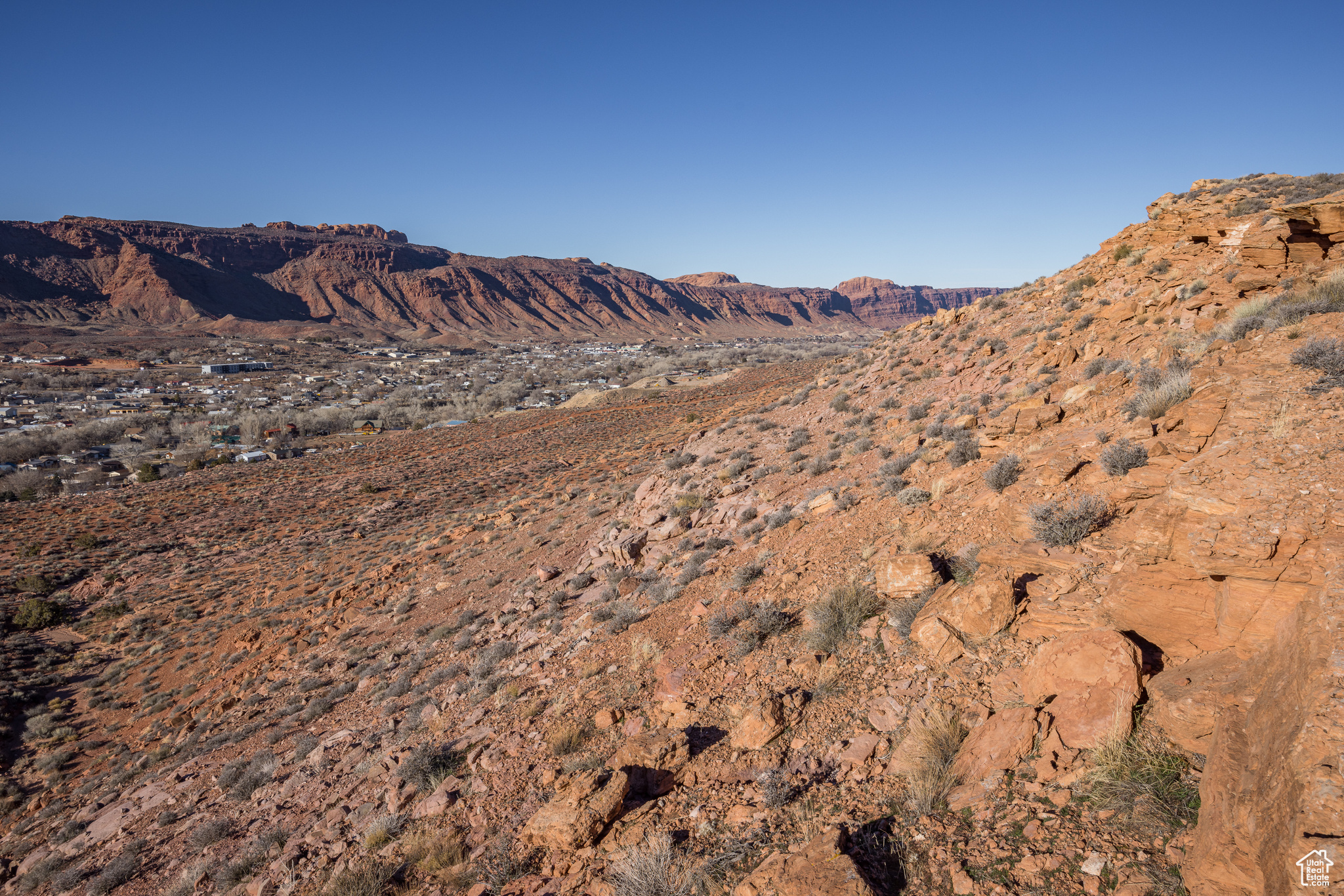 1136 WEST KAYENTA DR