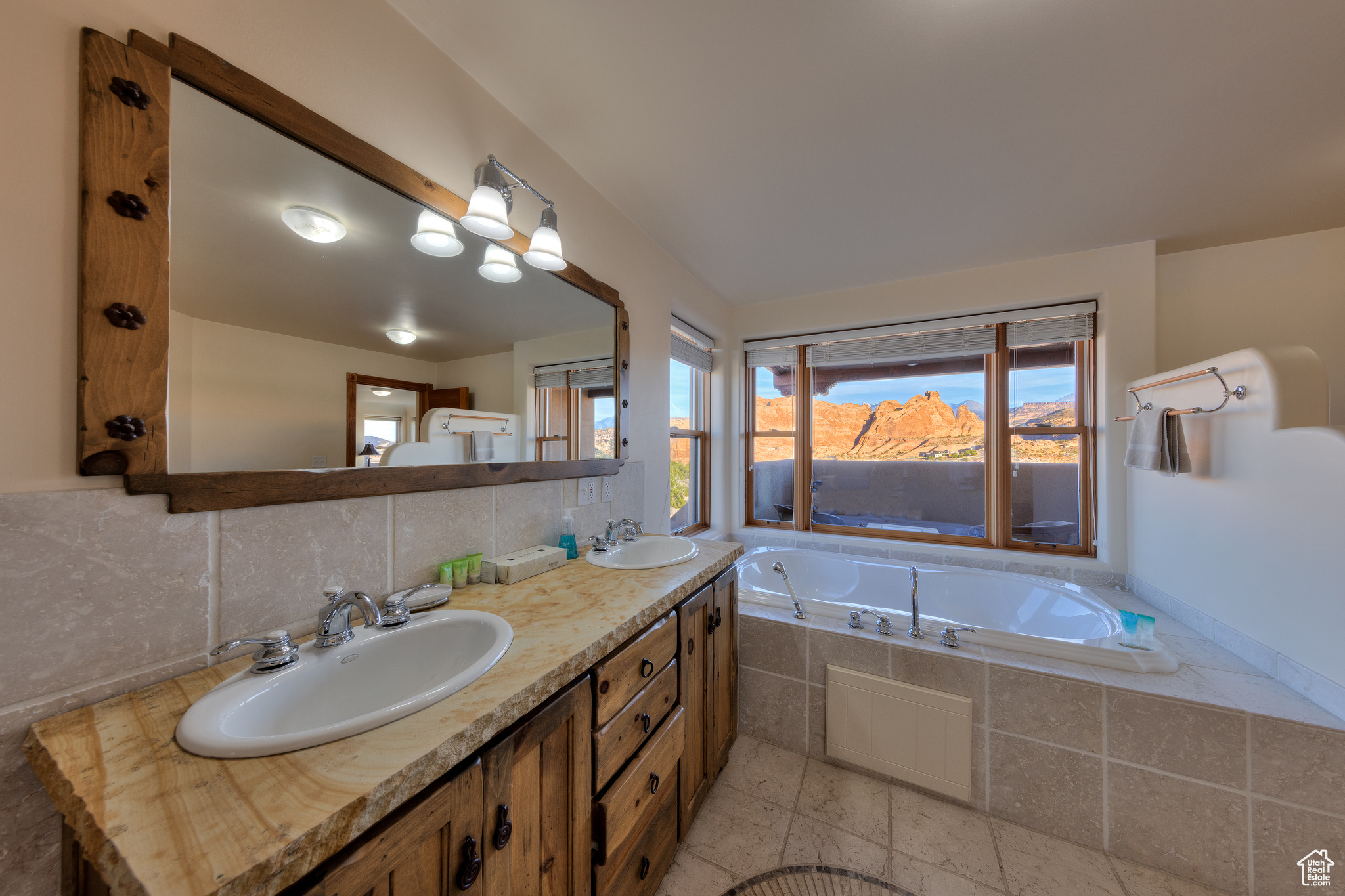 3289 FAR COUNTRY DR