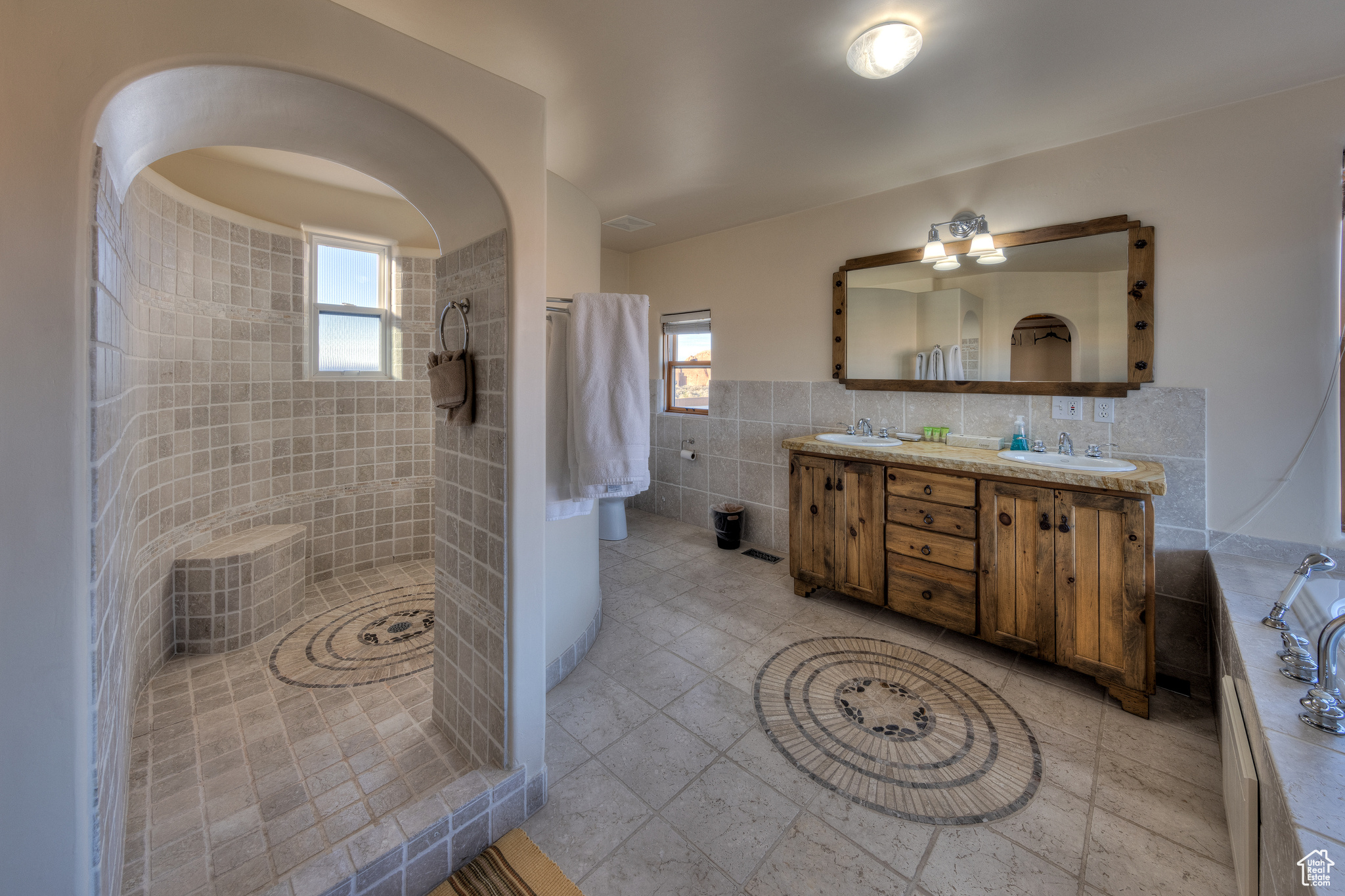 3289 FAR COUNTRY DR