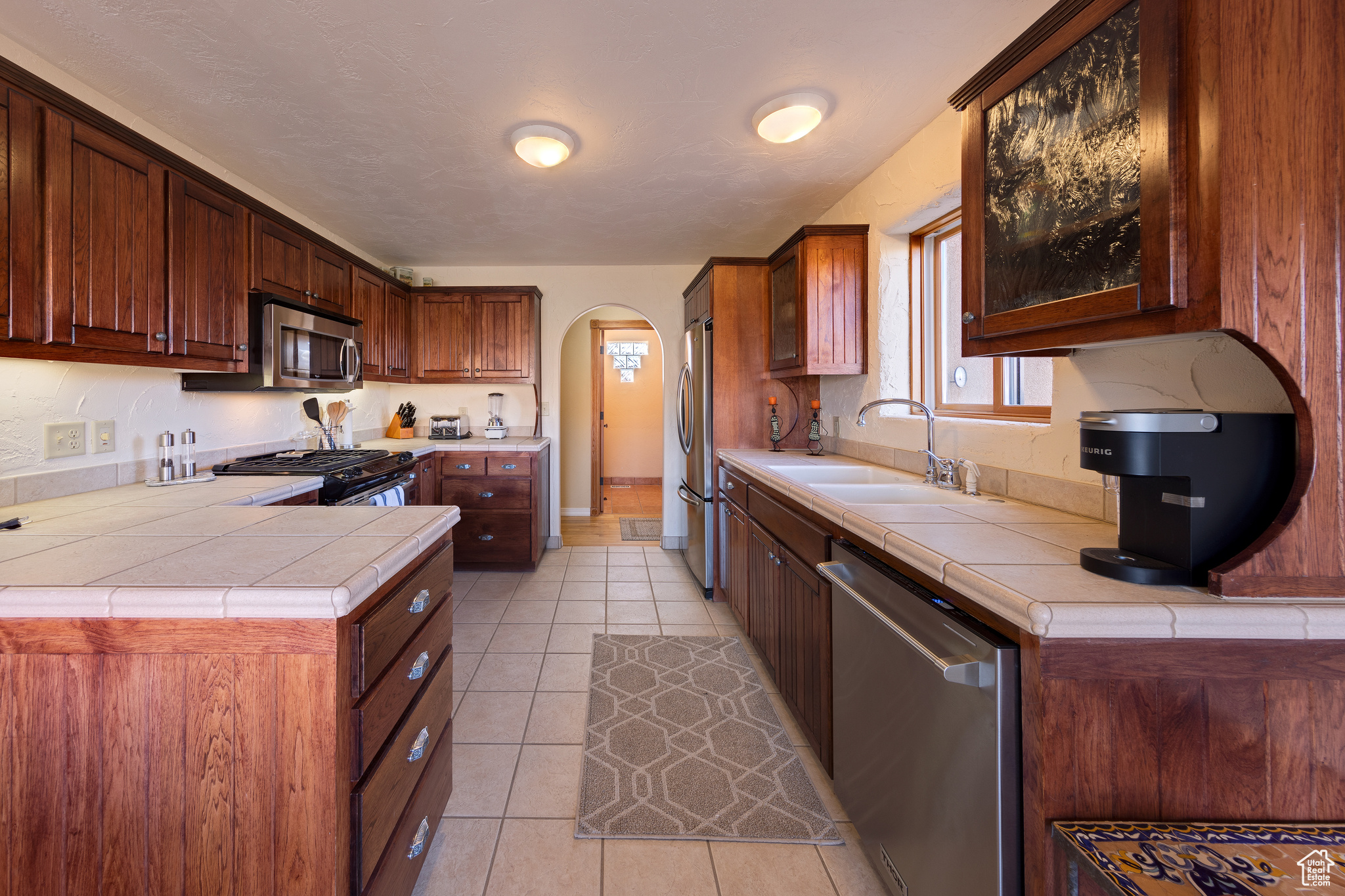 3289 FAR COUNTRY DR