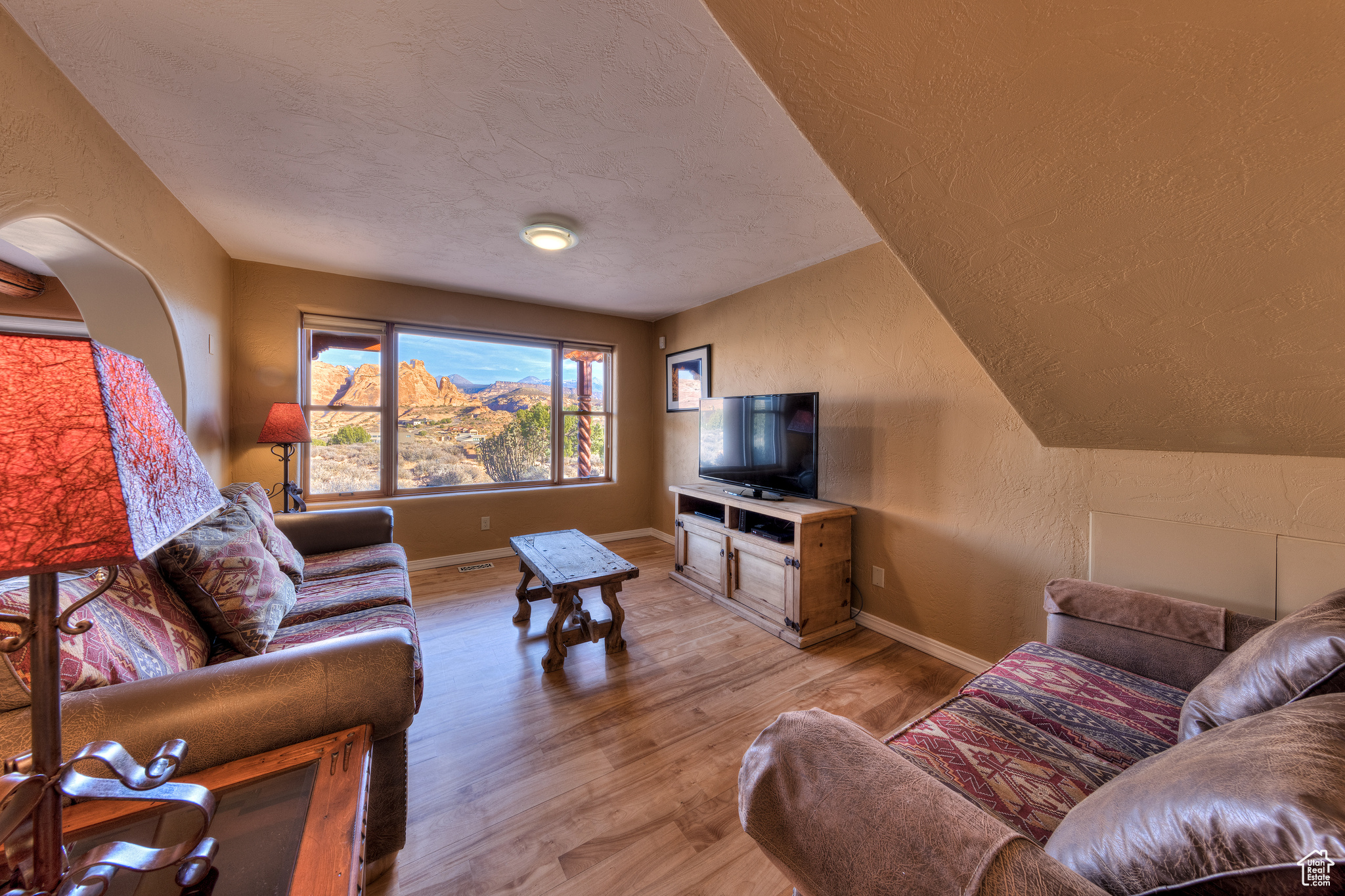 3289 FAR COUNTRY DR