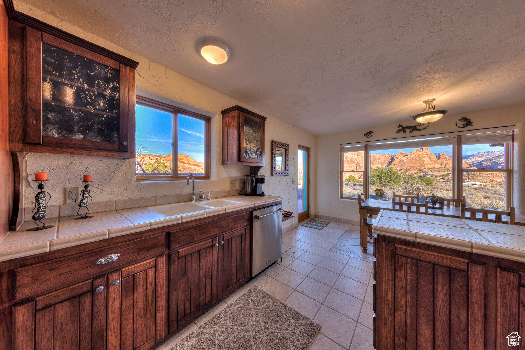3289 FAR COUNTRY DR