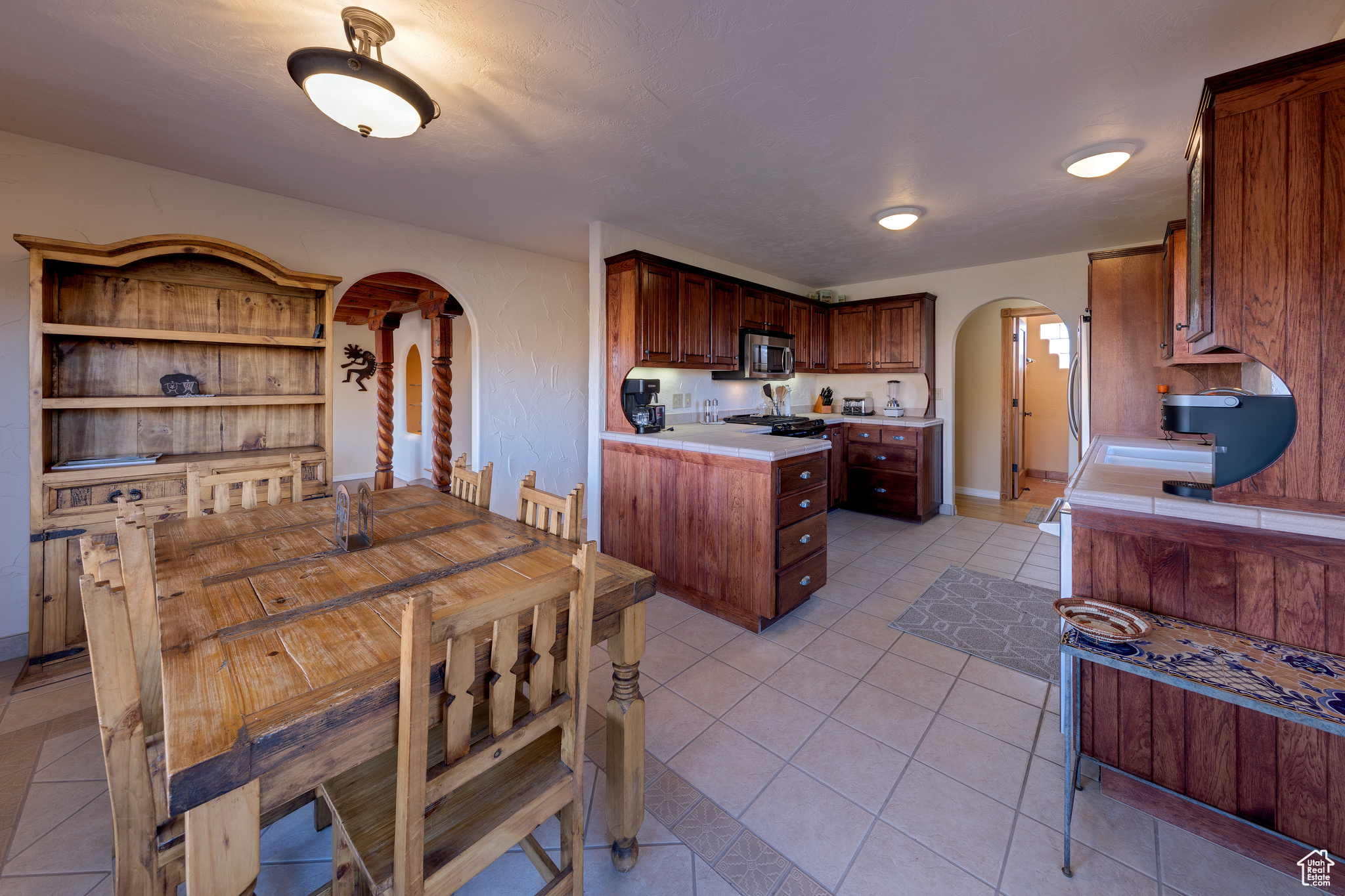 3289 FAR COUNTRY DR