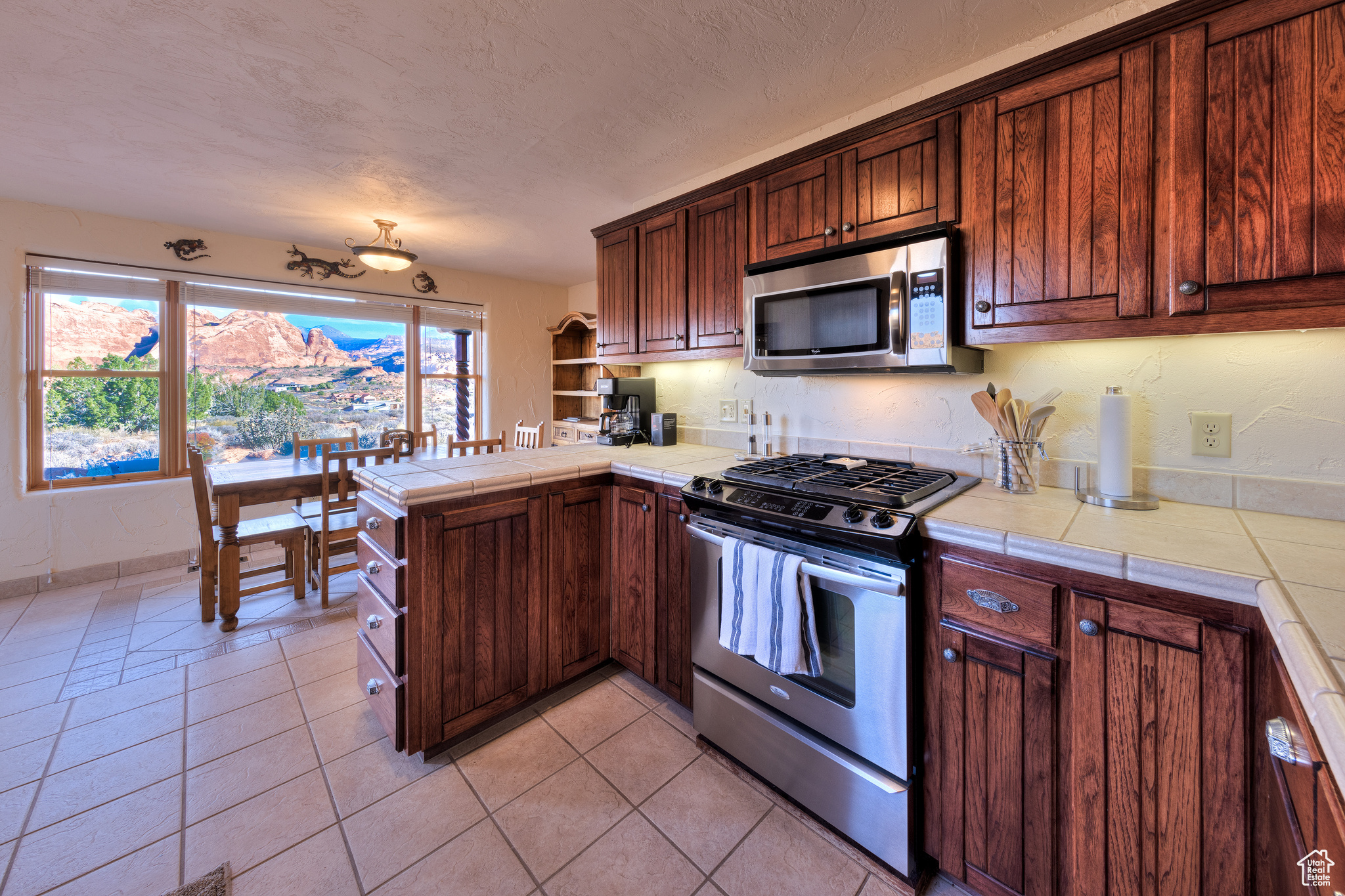 3289 FAR COUNTRY DR