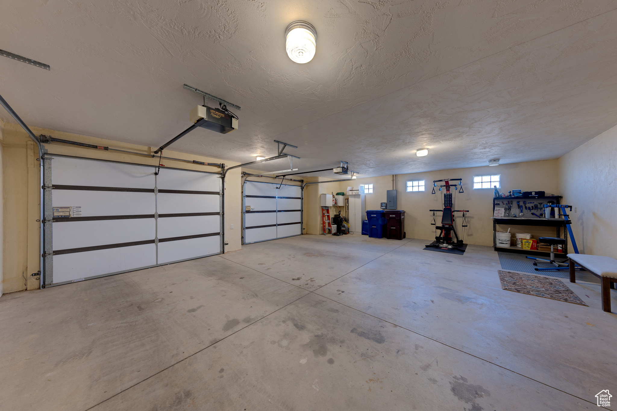 3289 FAR COUNTRY DR