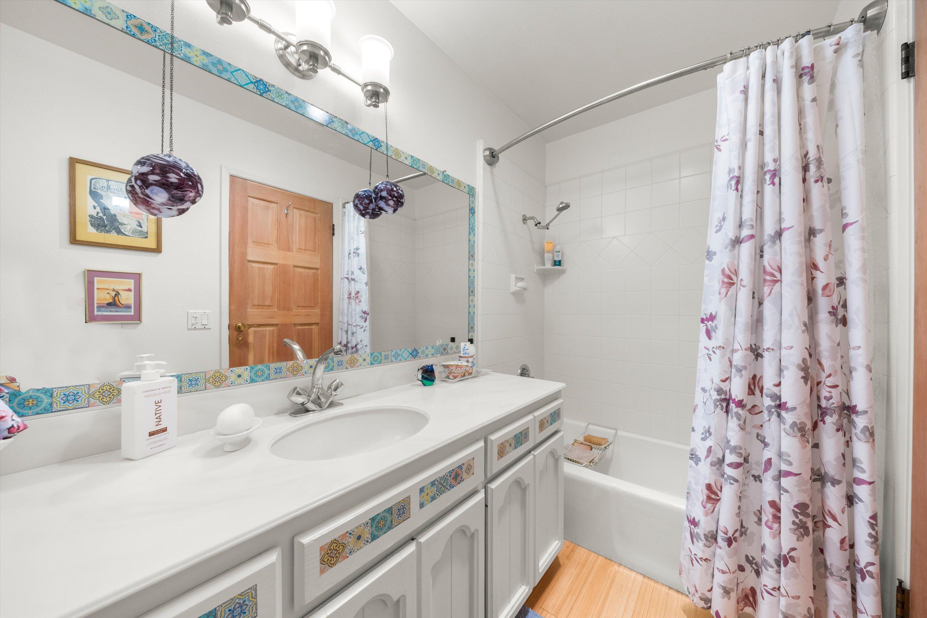 521 E Anapamu Street A2