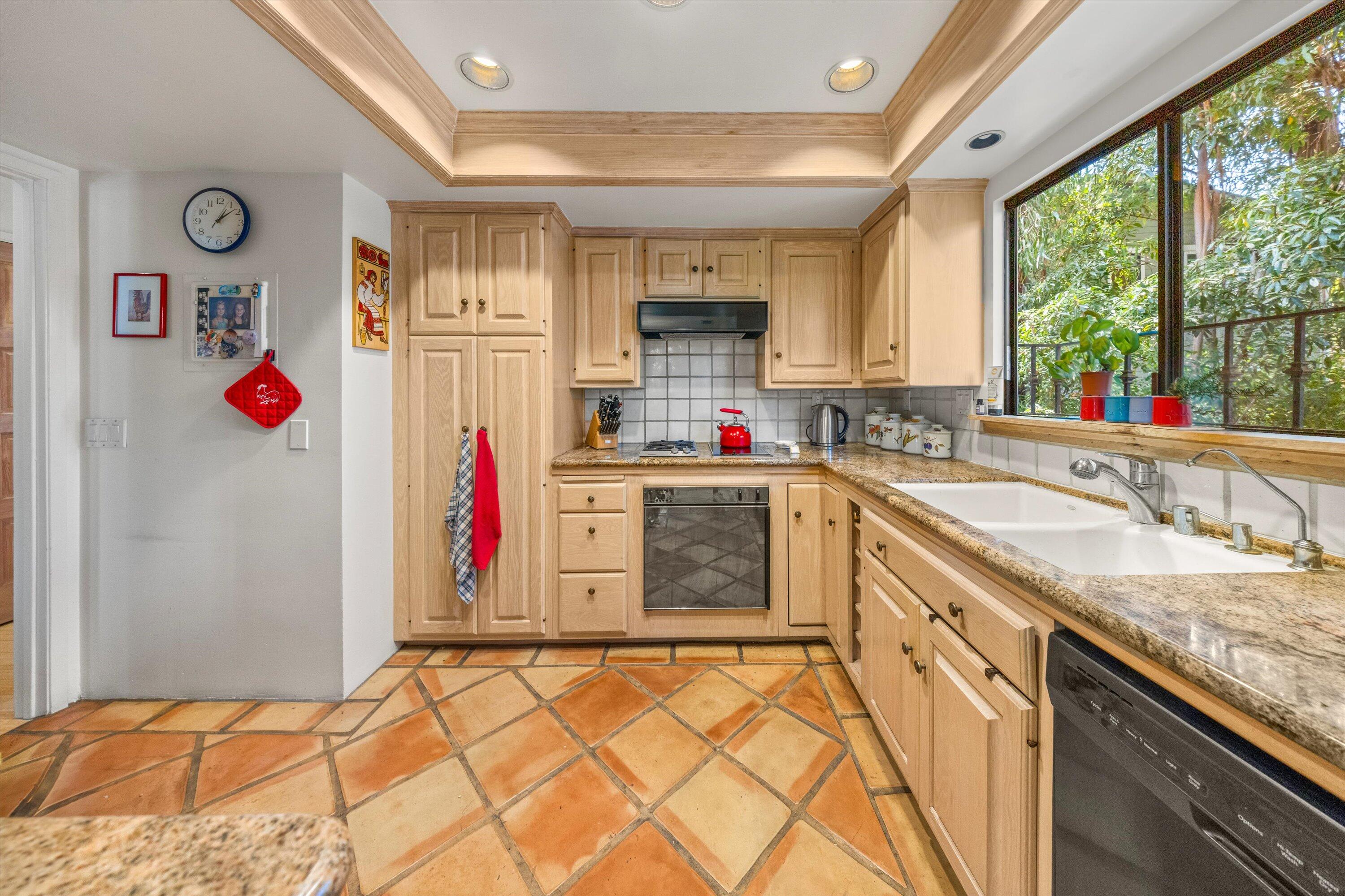 521 E Anapamu Street A2