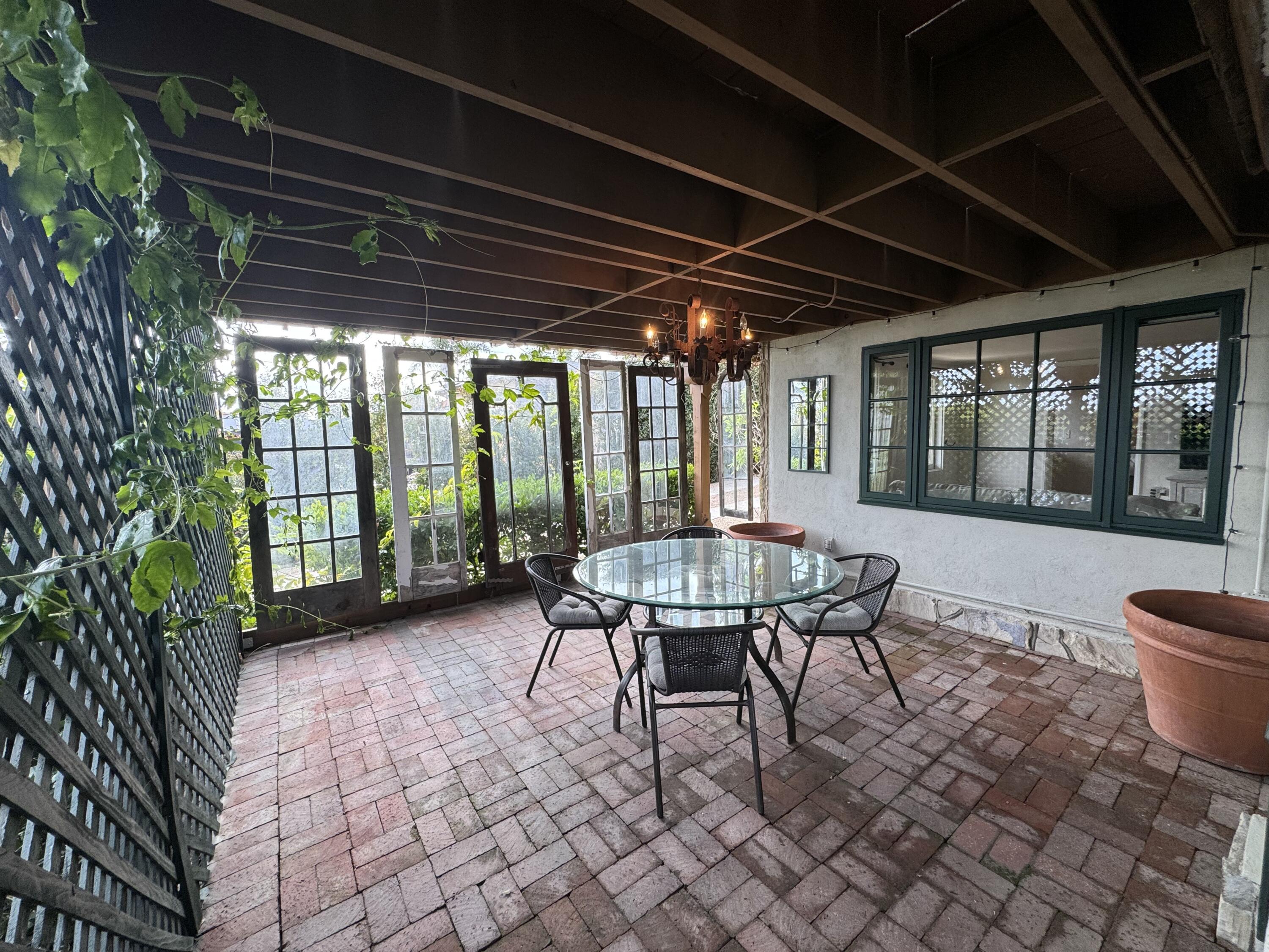 1238 1/2 E Cota Street # A