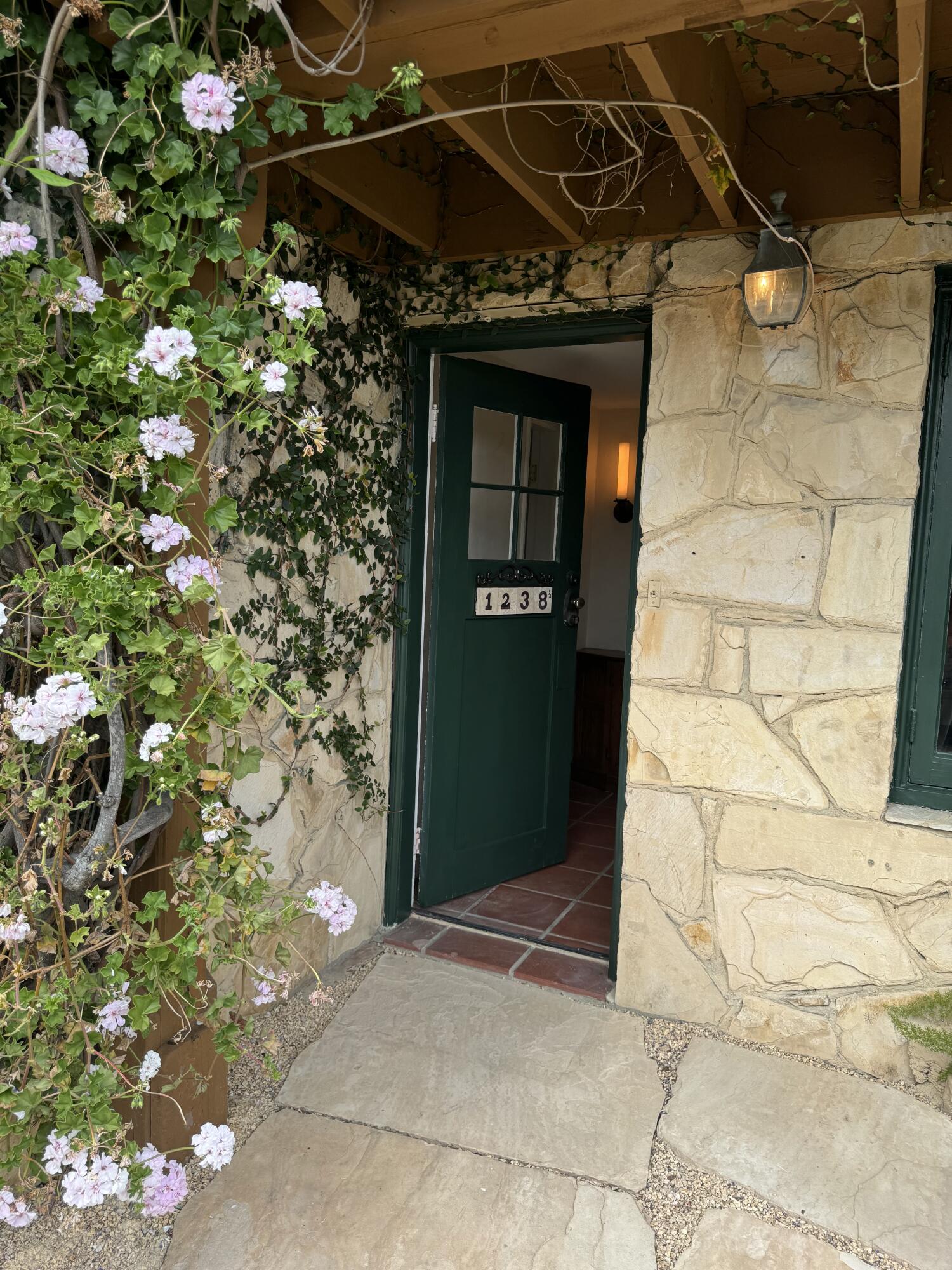 1238 1/2 E Cota Street # A