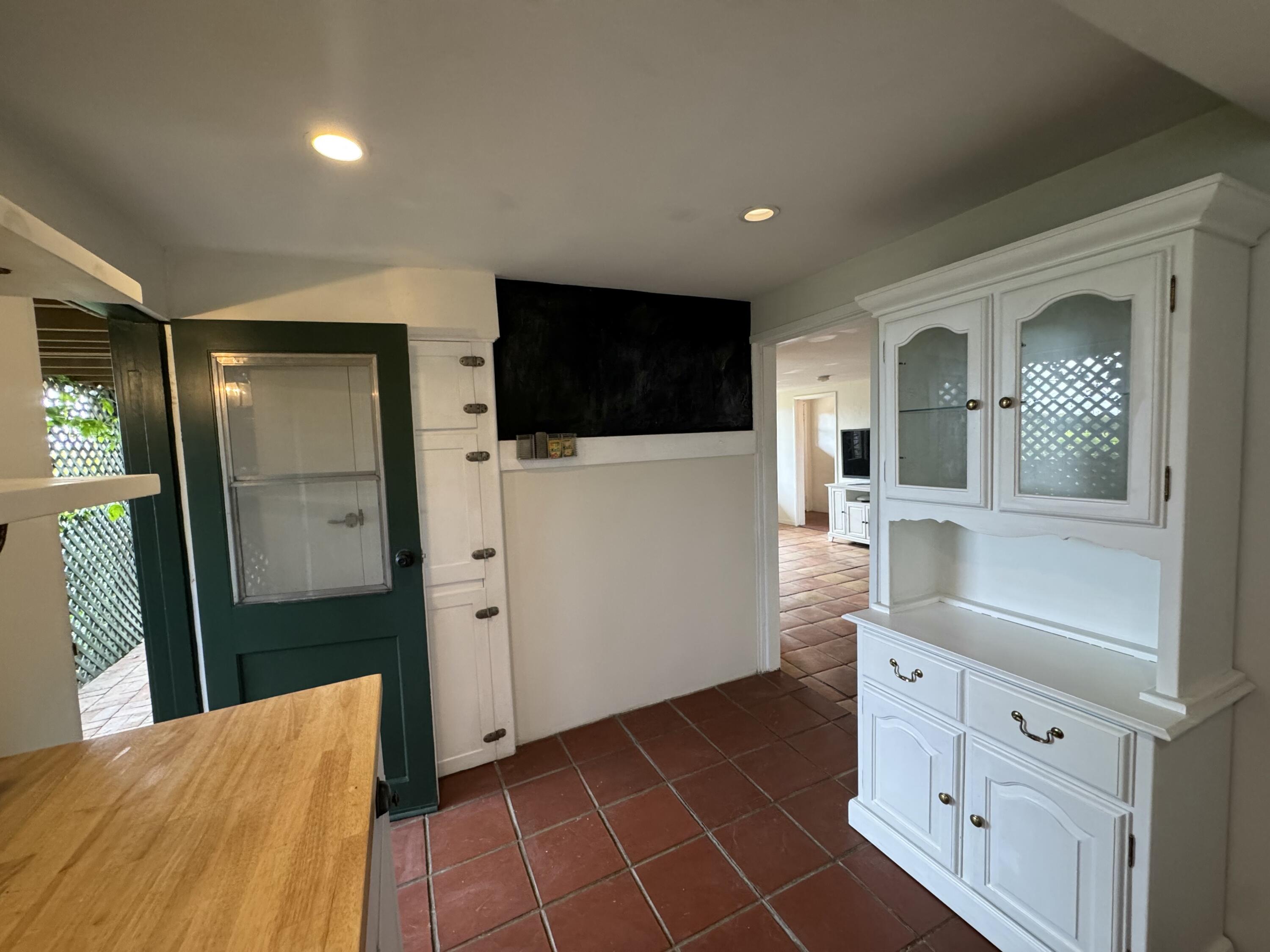 1238 1/2 E Cota Street # A