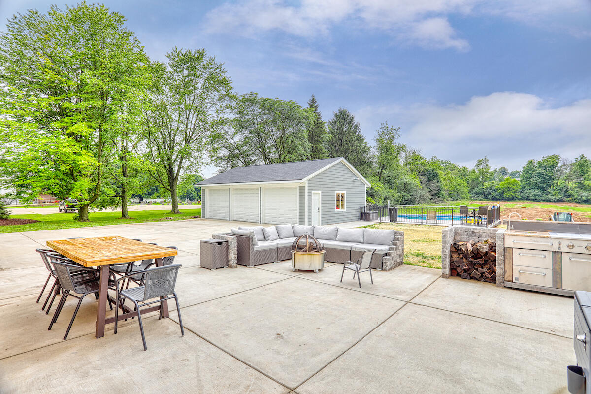 3350 Willow Creek Rd