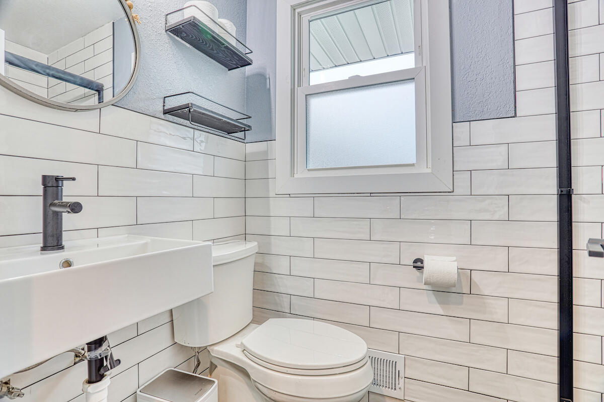 3350 Willow Creek Rd