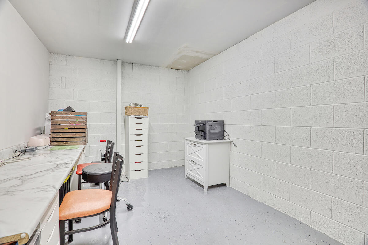 3350 Willow Creek Rd