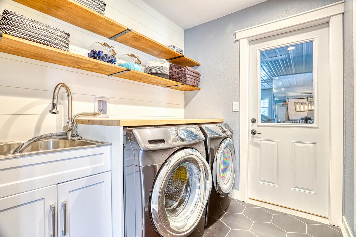 3350 Willow Creek Rd