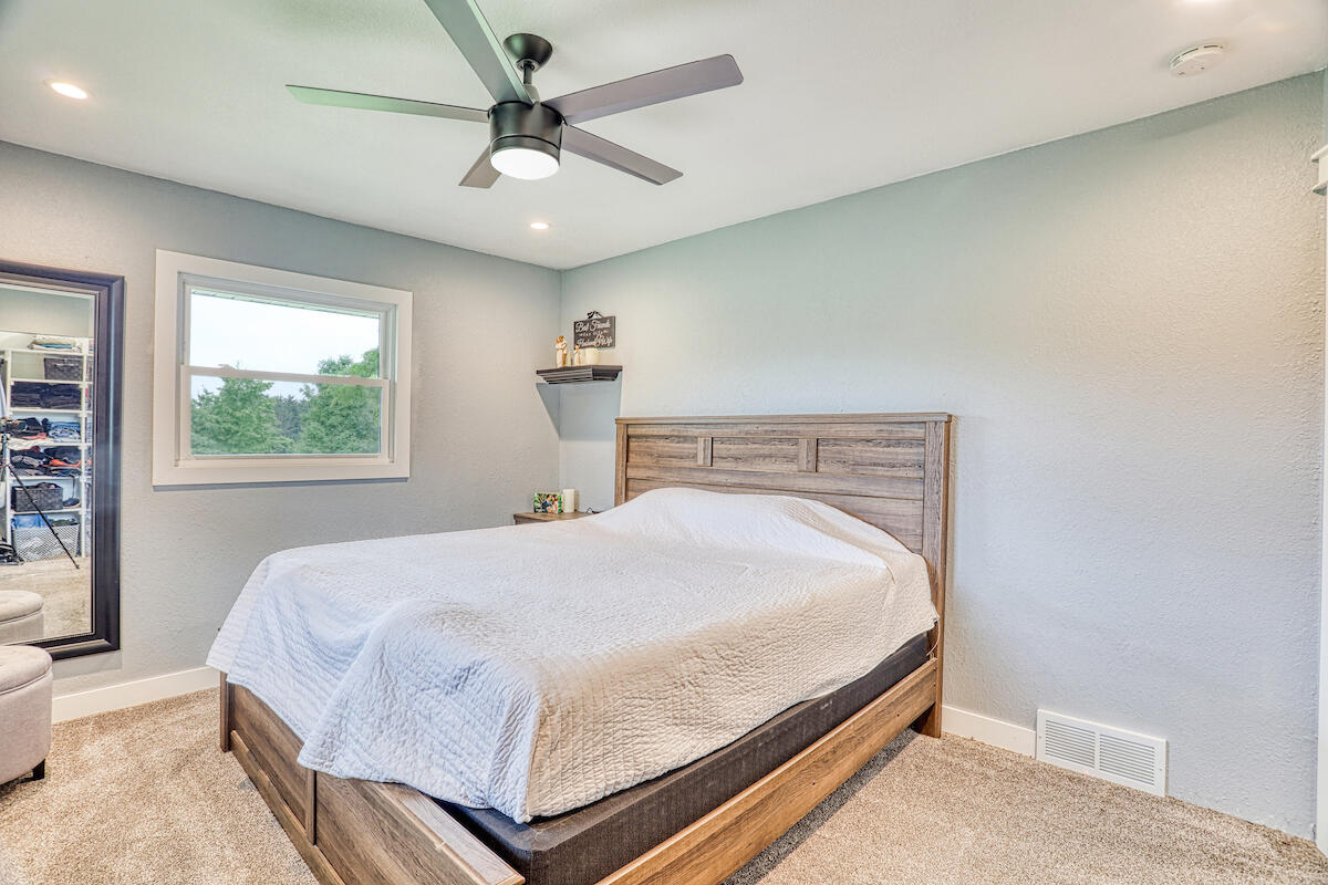 3350 Willow Creek Rd