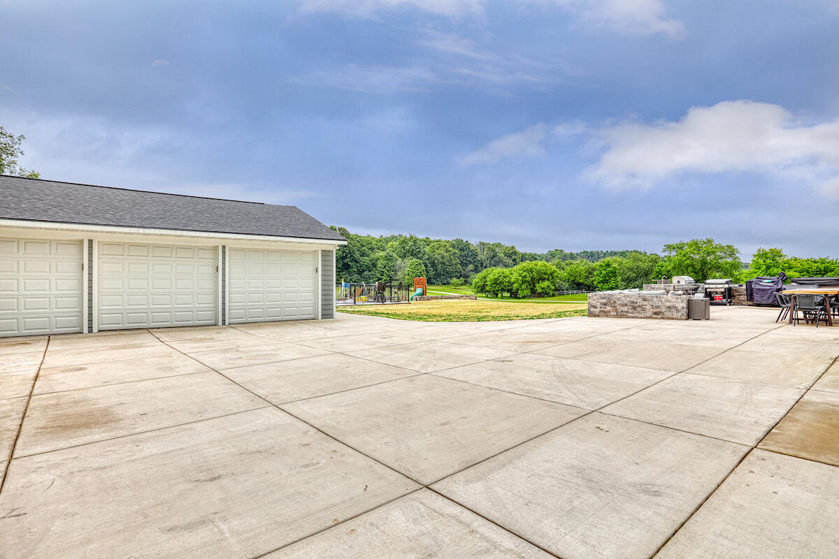 3350 Willow Creek Rd